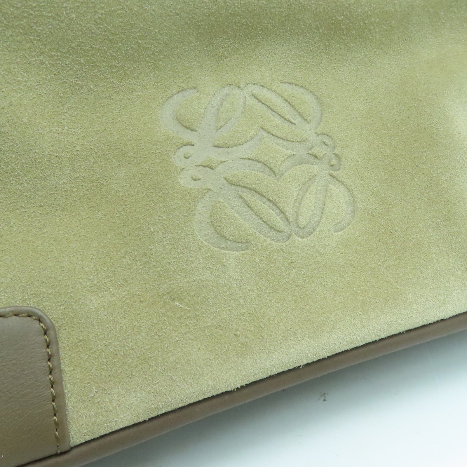 LOEWE 麂皮牛革Shoulder Bag银扣肩背袋杏色