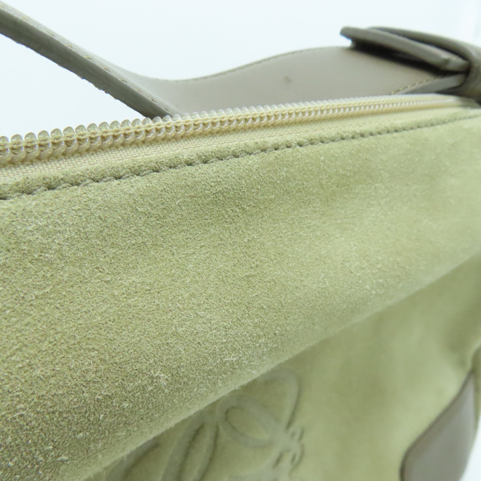 LOEWE 麂皮牛革Shoulder Bag银扣肩背袋杏色