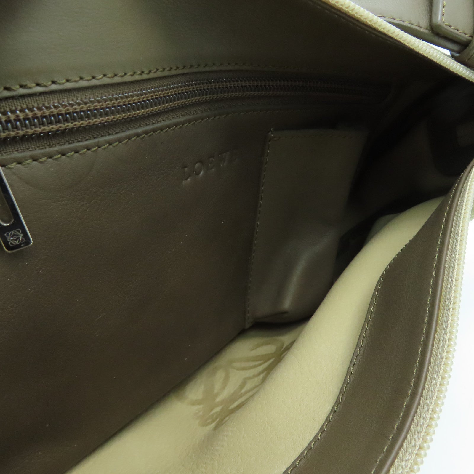 LOEWE 麂皮牛革Shoulder Bag银扣肩背袋杏色