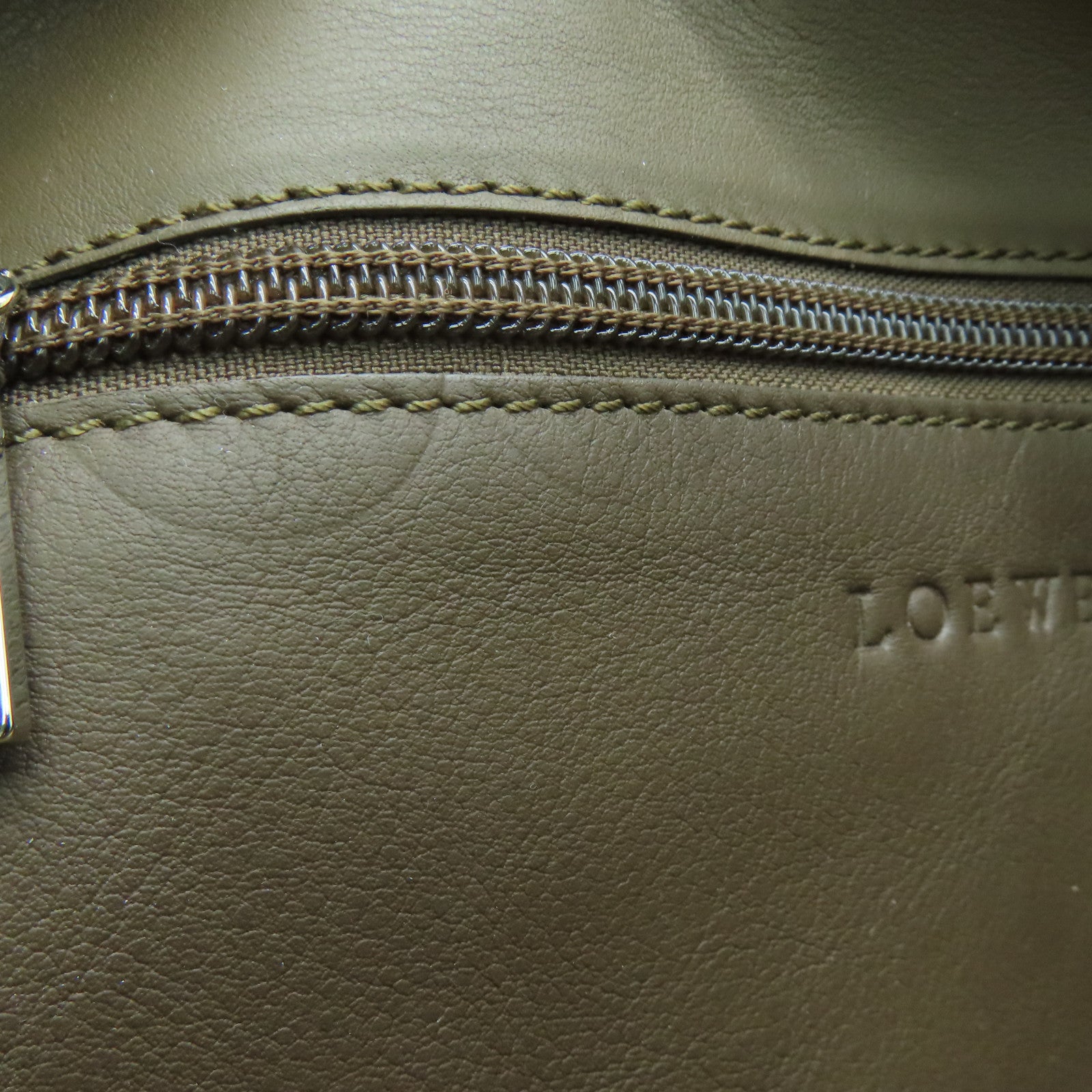 LOEWE 麂皮牛革Shoulder Bag银扣肩背袋杏色