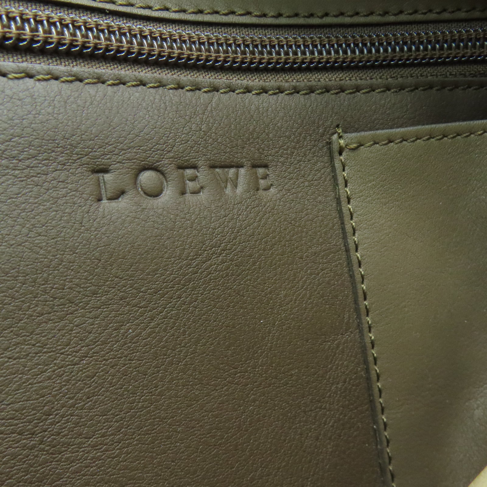 LOEWE 麂皮牛革Shoulder Bag银扣肩背袋杏色