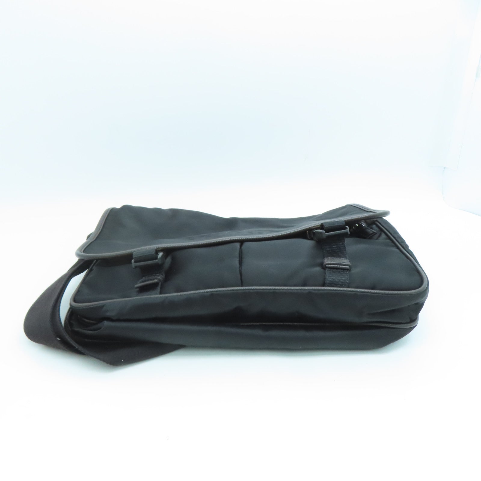 PRADA 尼龍Shoulder Bag銀色肩背袋黑色