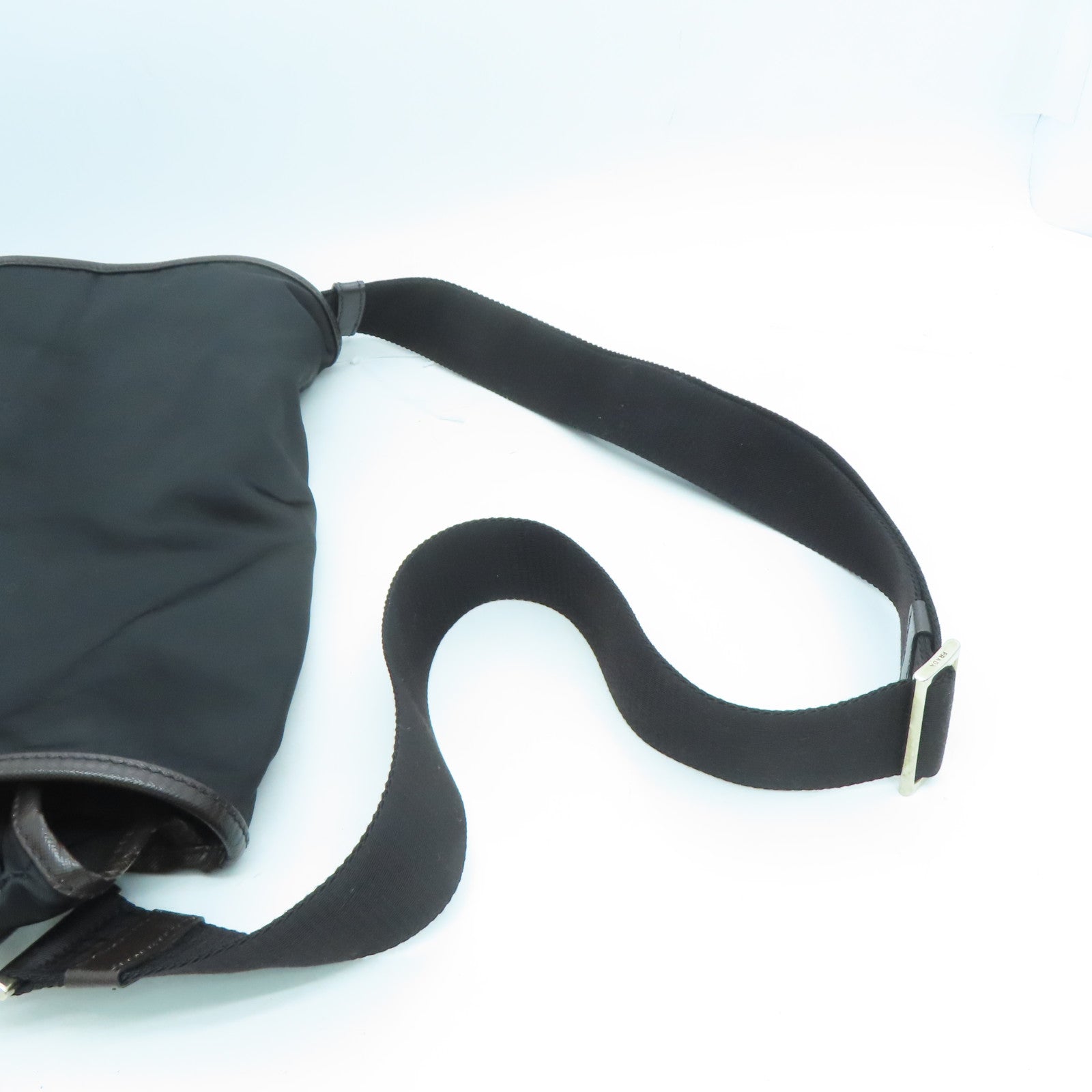 PRADA 尼龍Shoulder Bag銀色肩背袋黑色