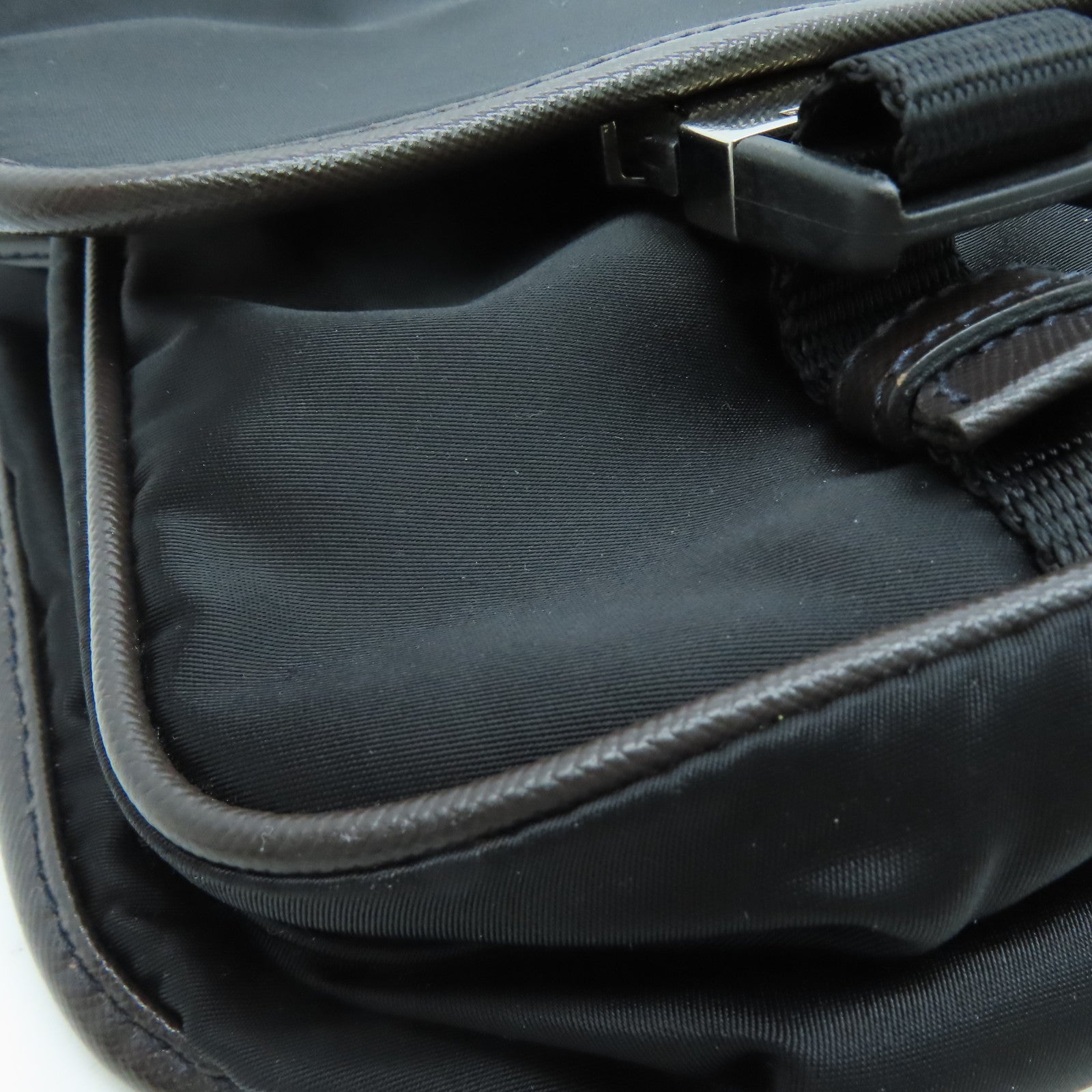 PRADA 尼龍Shoulder Bag銀色肩背袋黑色
