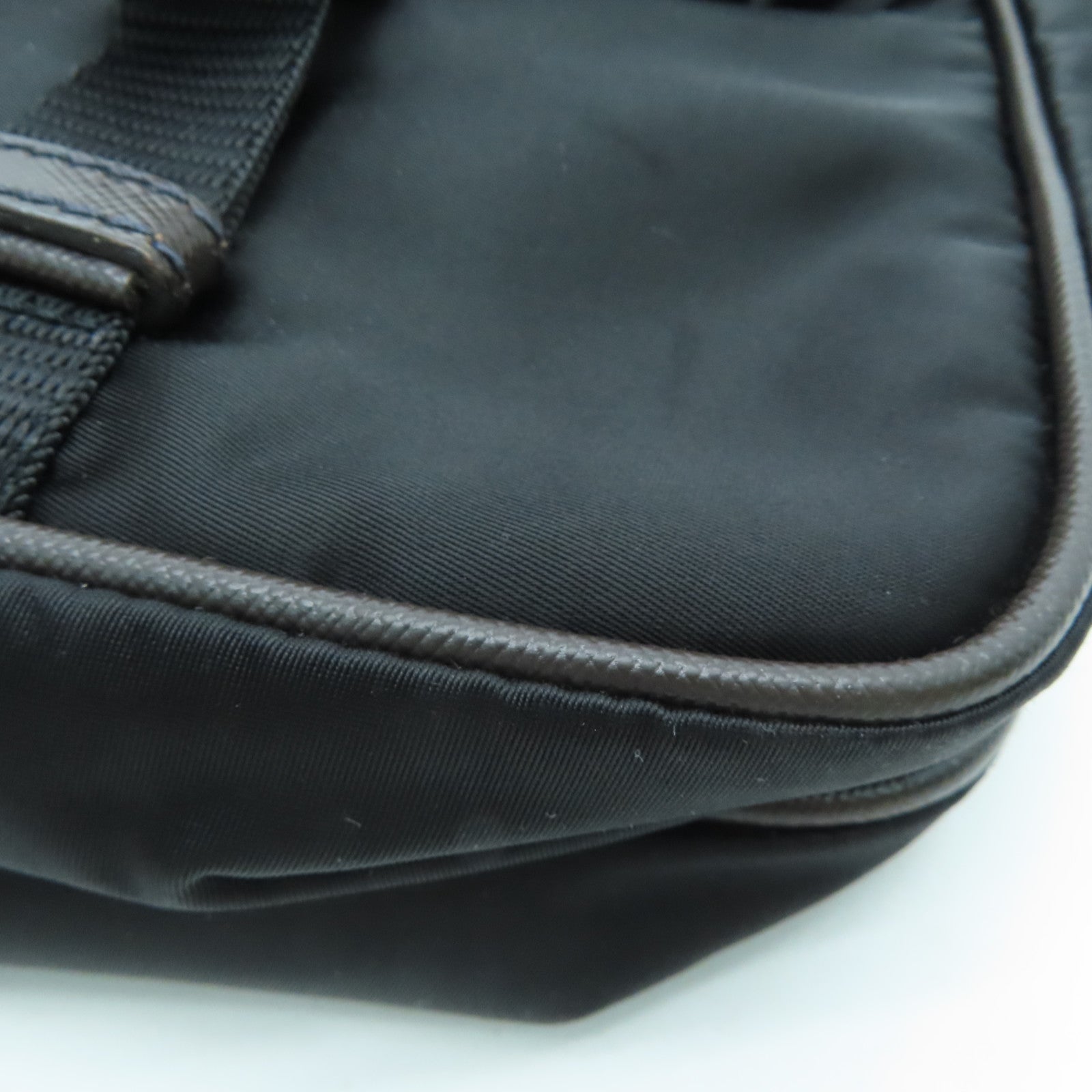 PRADA 尼龍Shoulder Bag銀色肩背袋黑色