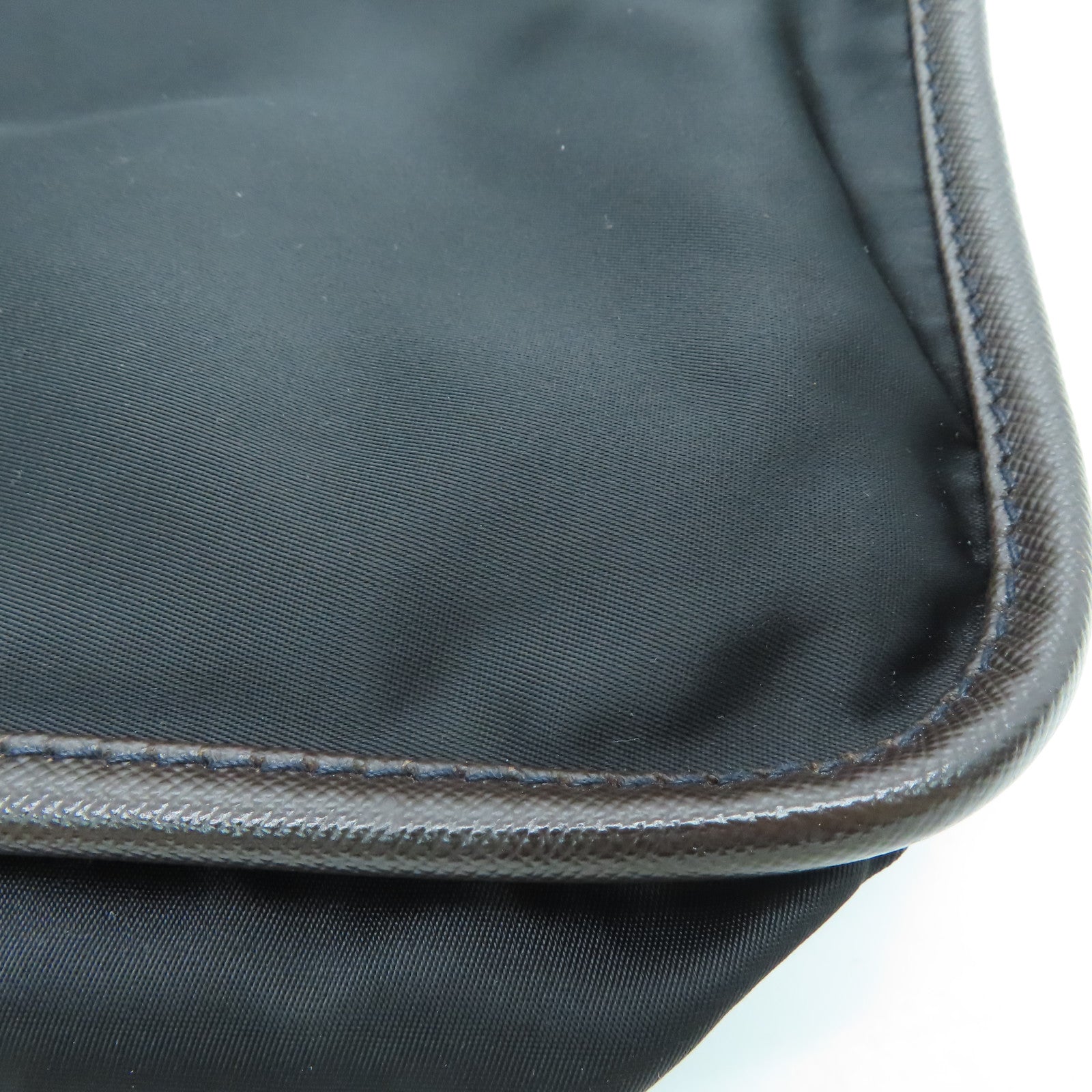 PRADA 尼龍Shoulder Bag銀色肩背袋黑色