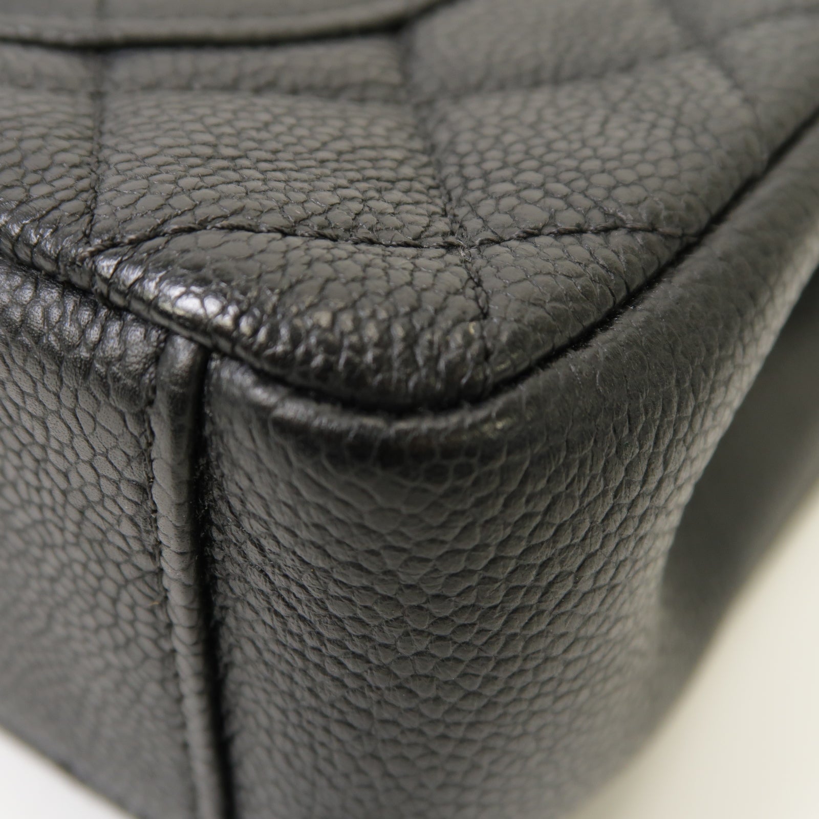 CHANEL 菱格Caviar皮革Chain Shoulder Bag金扣鏈帶肩背袋黒色