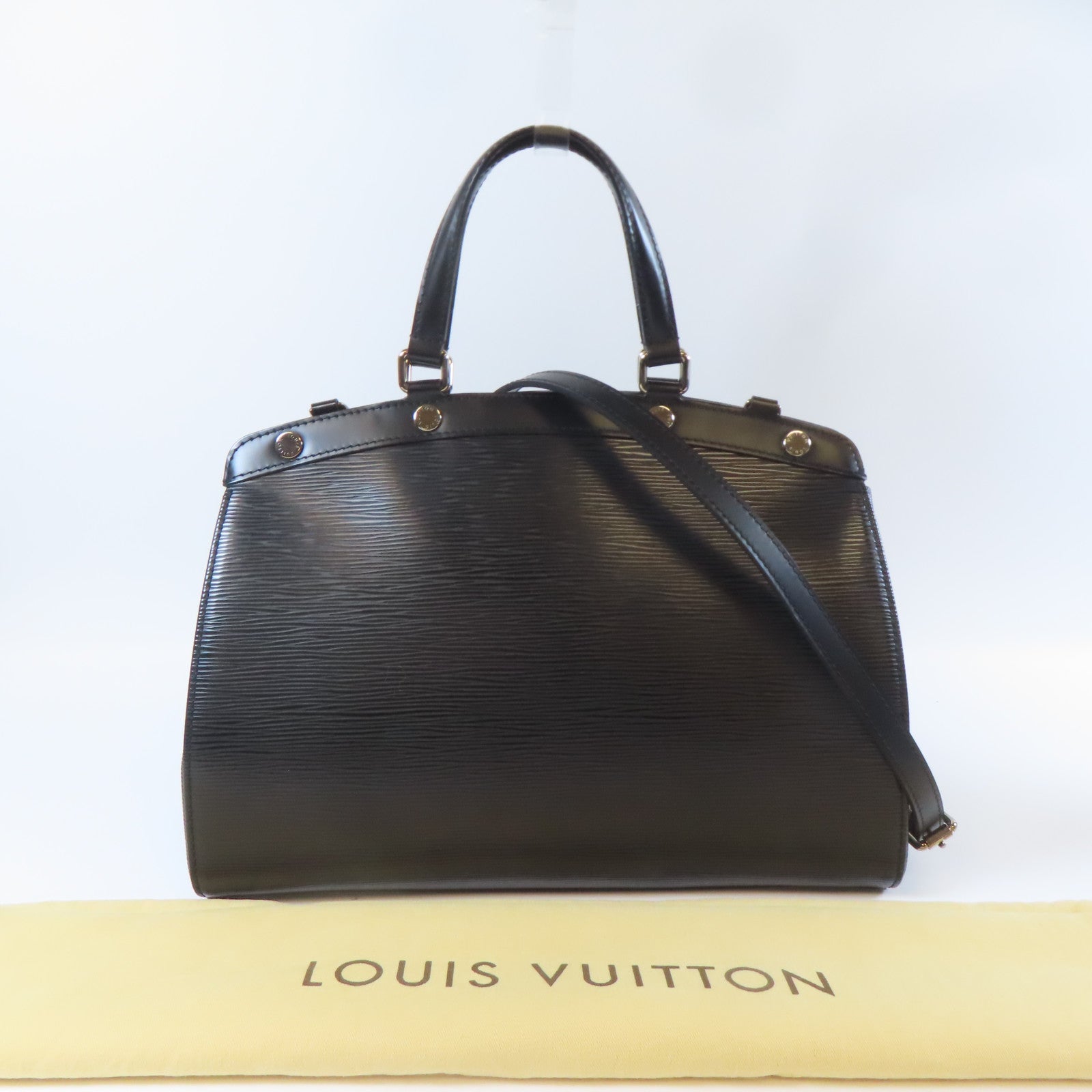 LOUIS VUITTON Epi Bera MM銀扣手挽肩背兩用袋黑色