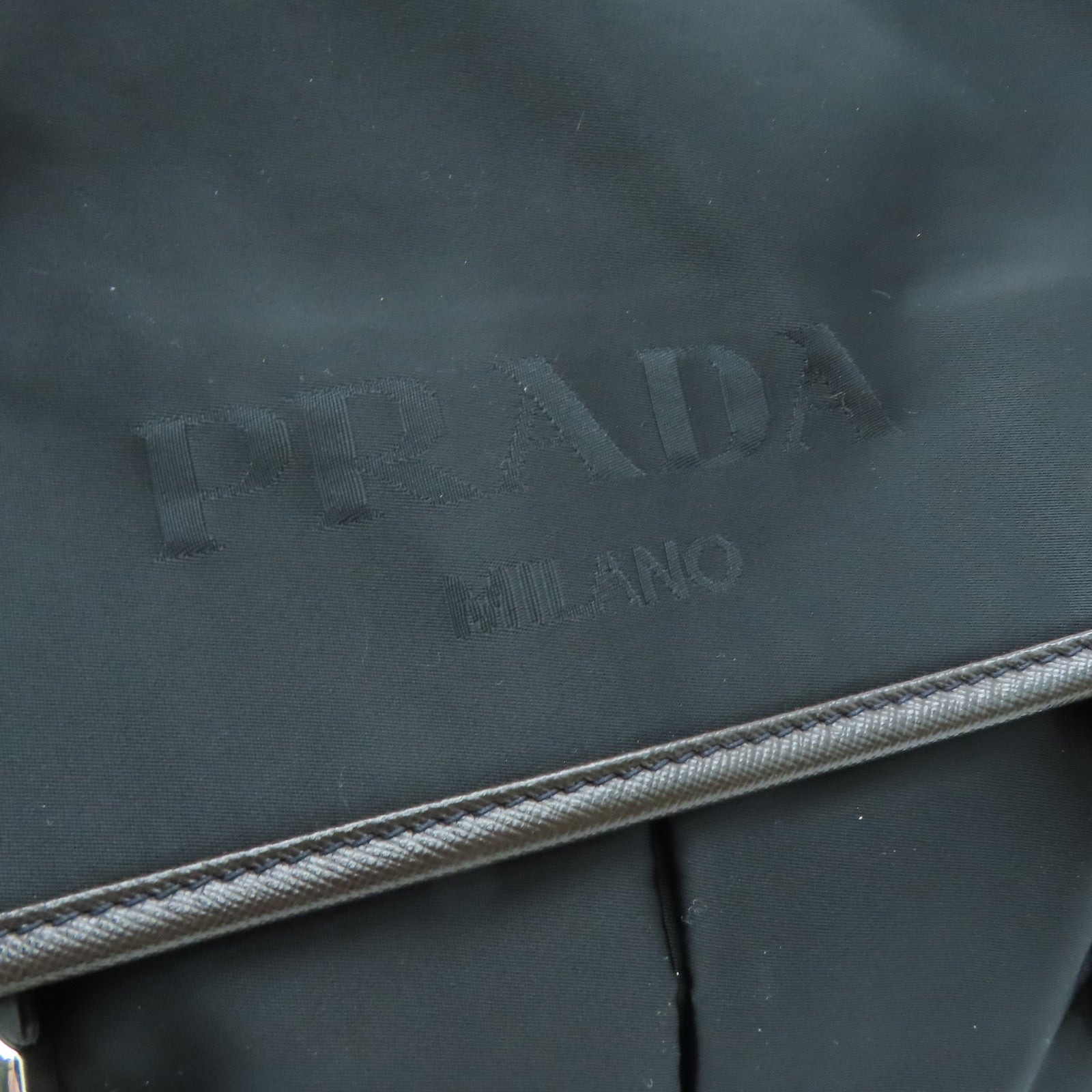 PRADA 尼龍Shoulder Bag銀色肩背袋黑色