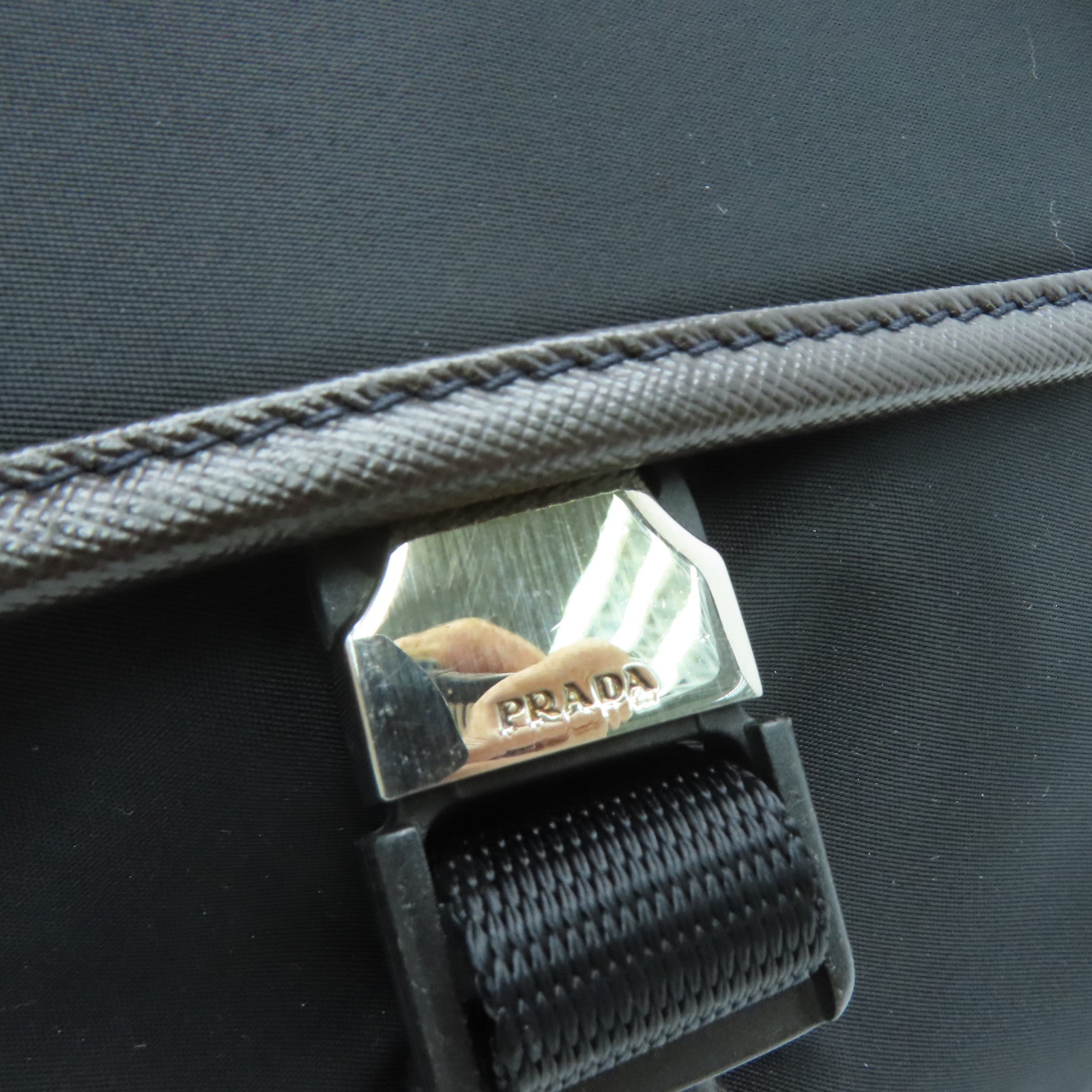 PRADA 尼龍Shoulder Bag銀色肩背袋黑色