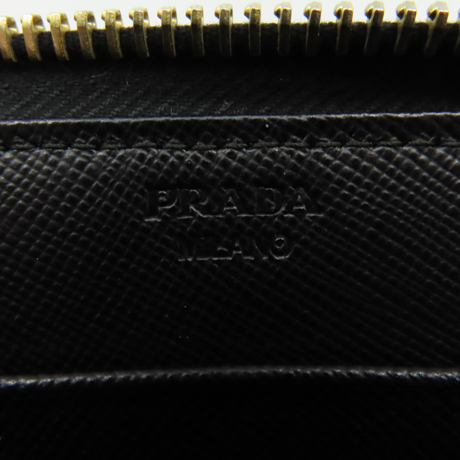 PRADA Saffiano皮革Zipper Long Wallet拉鏈長錢包黑色