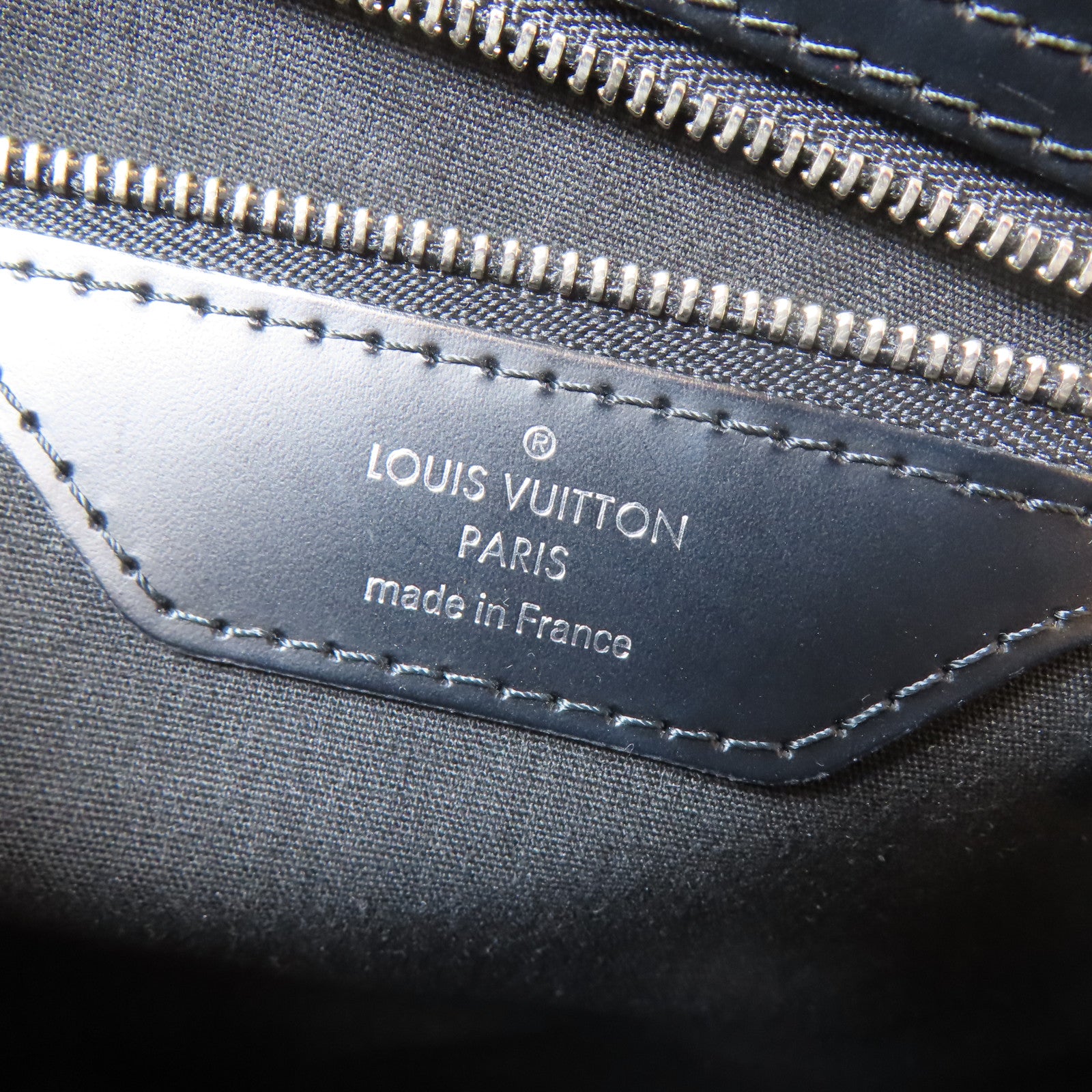 LOUIS VUITTON Epi Bera MM銀扣手挽肩背兩用袋黑色