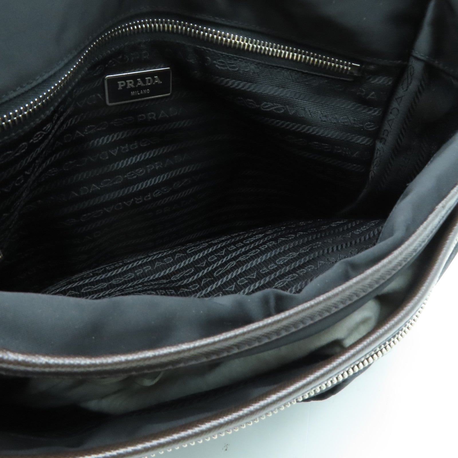 PRADA 尼龍Shoulder Bag銀色肩背袋黑色