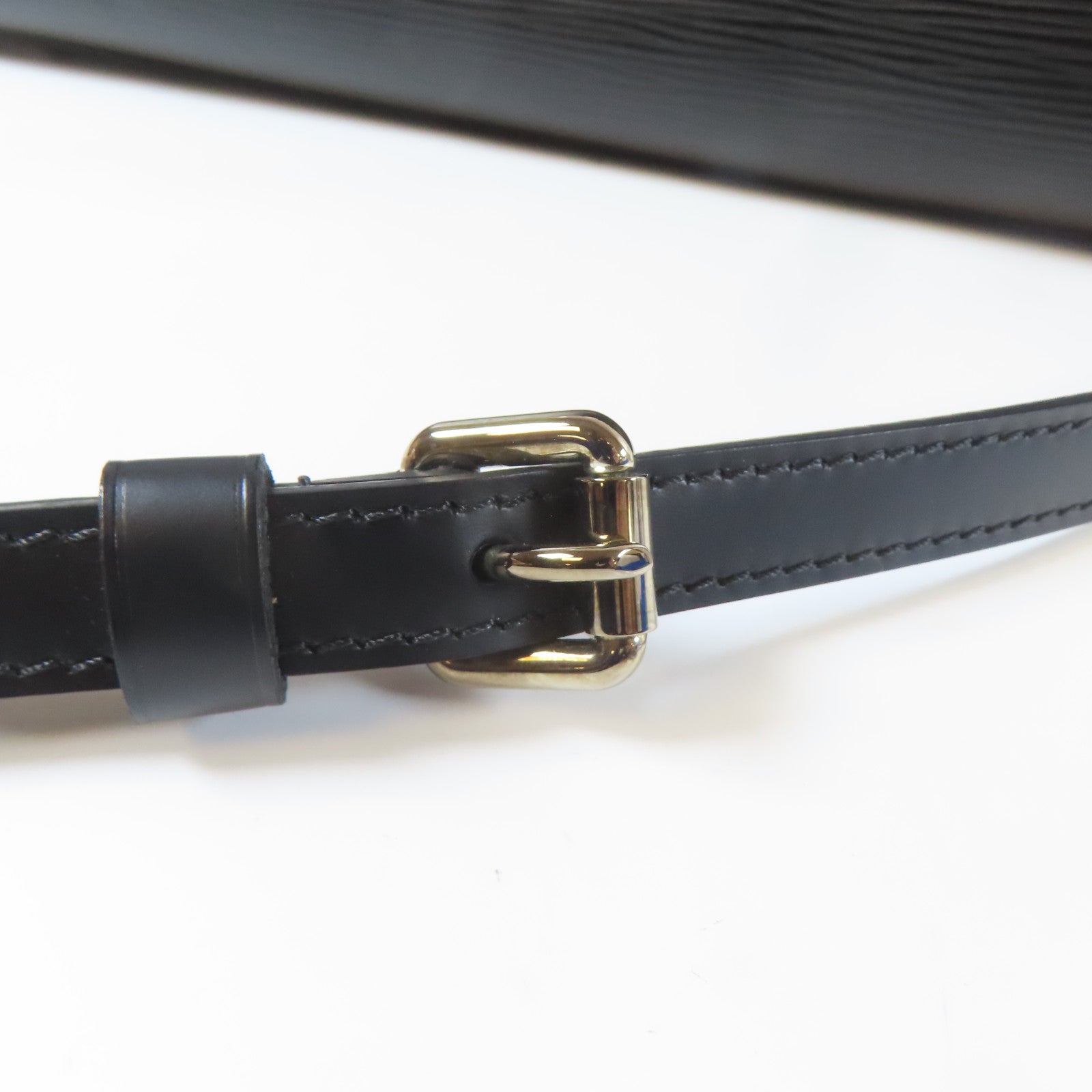 LOUIS VUITTON Epi Bera MM銀扣手挽肩背兩用袋黑色