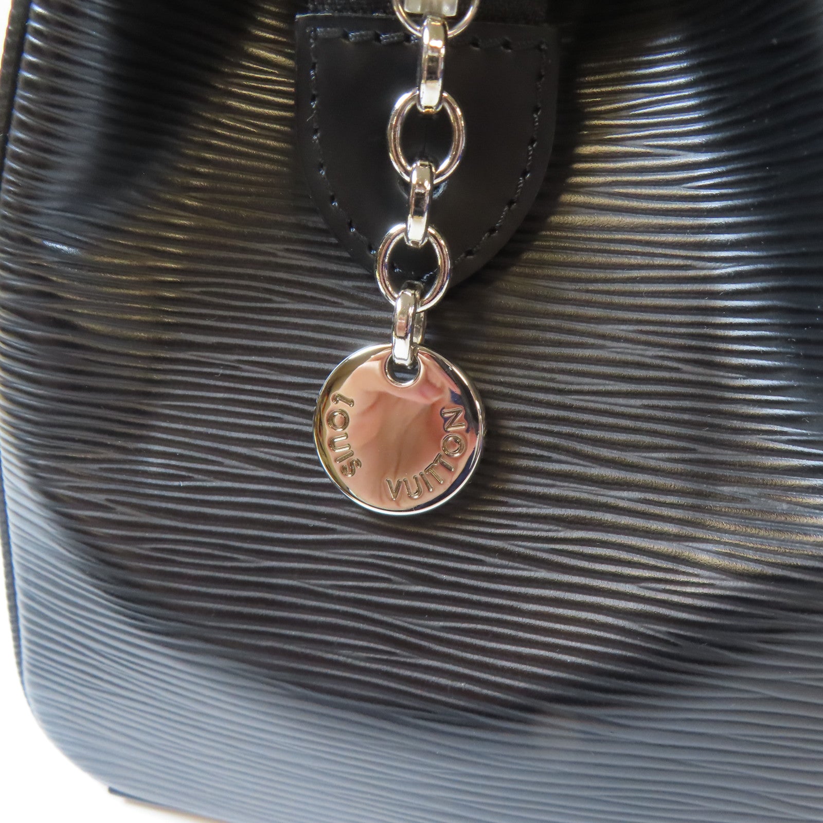 LOUIS VUITTON Epi Bera MM銀扣手挽肩背兩用袋黑色