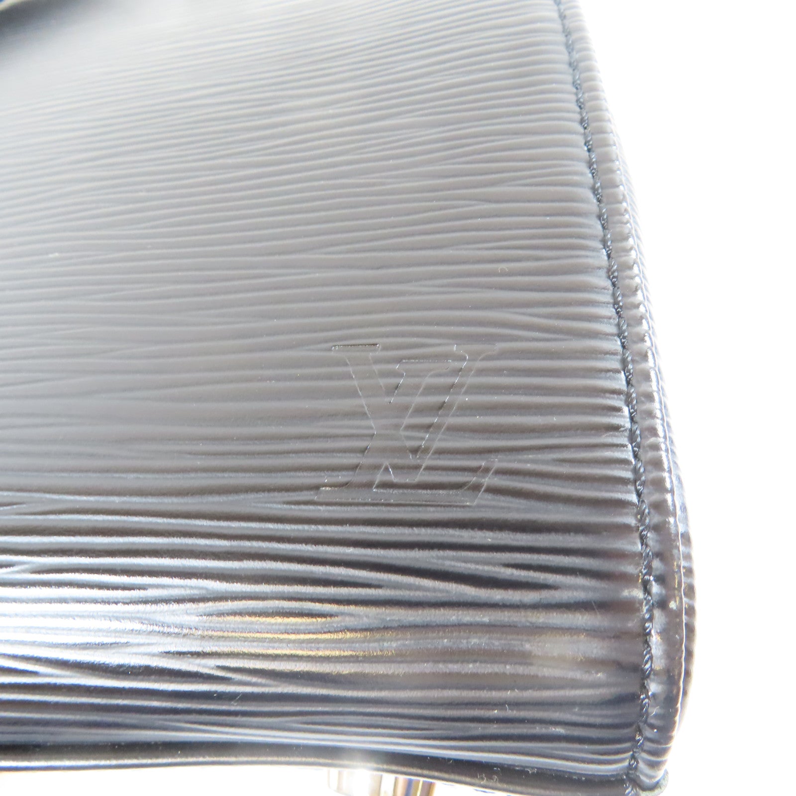 LOUIS VUITTON Epi Bera MM銀扣手挽肩背兩用袋黑色