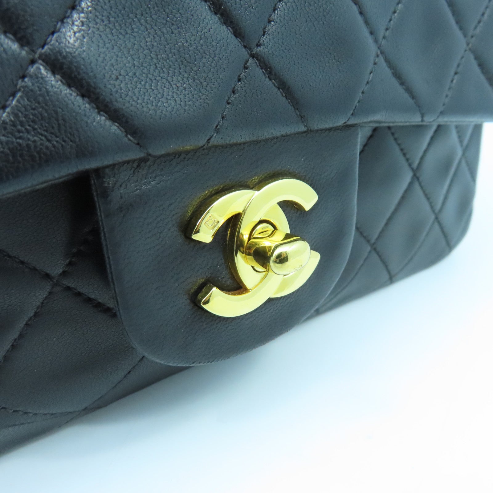 CHANEL 【激減優惠】菱格皮革Classic Chain Shoulder Bag金扣鏈帶肩背袋黑色