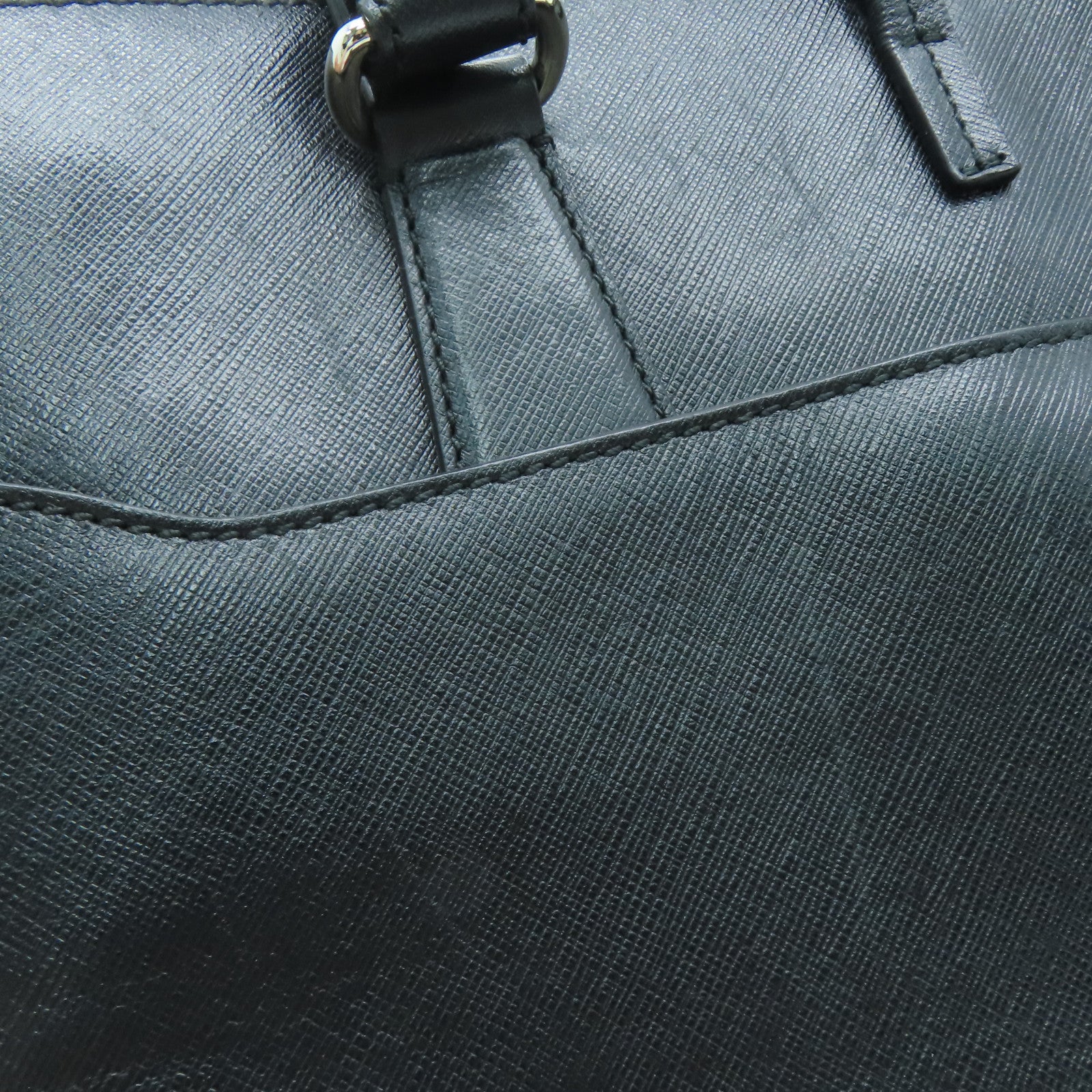 Salvatore Ferragamo 【激減優惠】牛皮皮革Hand Bag銀扣手挽袋黑色