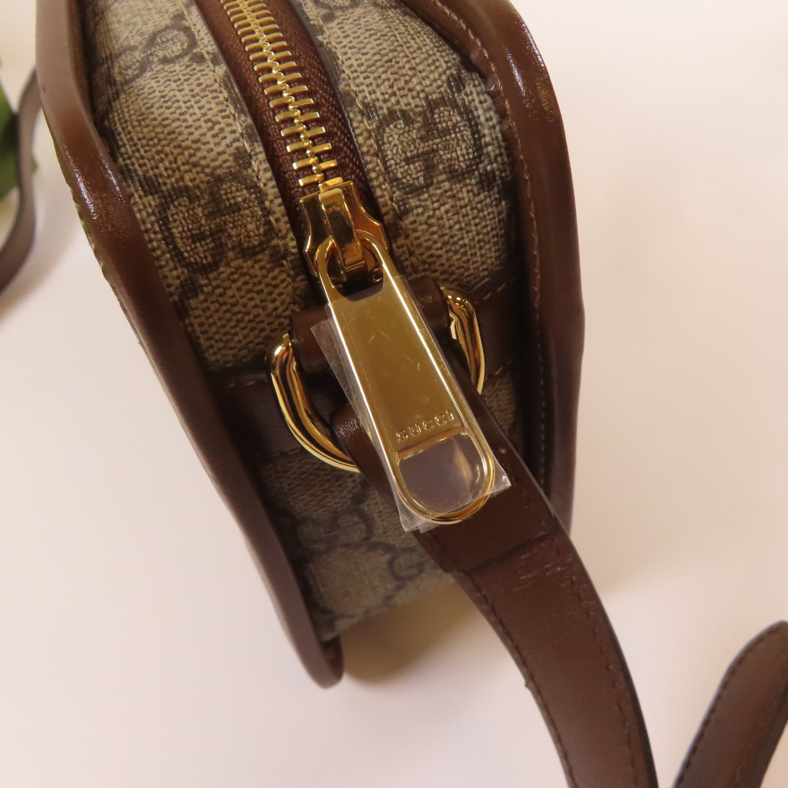 GUCCI 塗層帆布Retro GG金扣肩背袋啡色