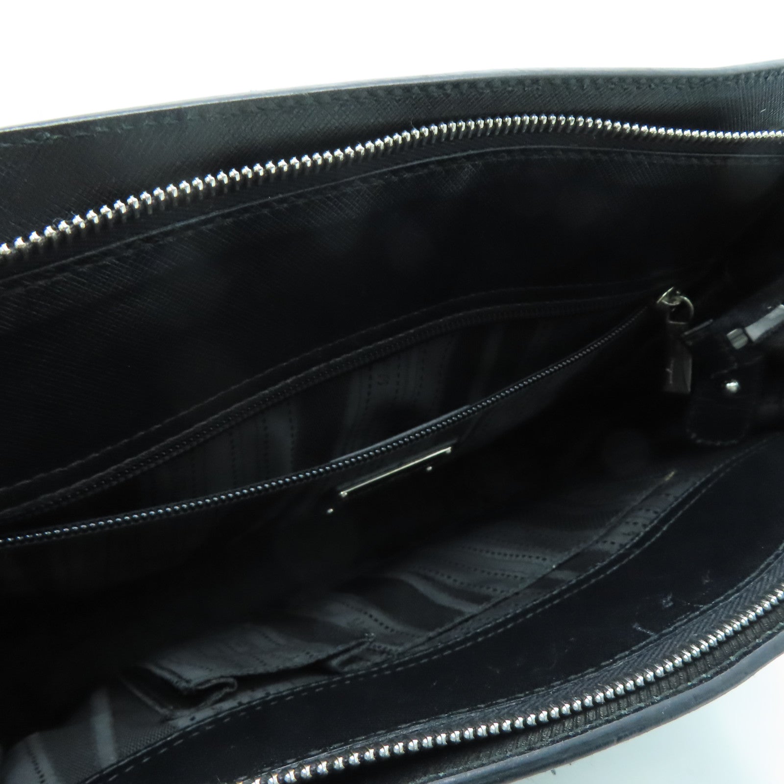 Salvatore Ferragamo 【激減優惠】牛皮皮革Hand Bag銀扣手挽袋黑色