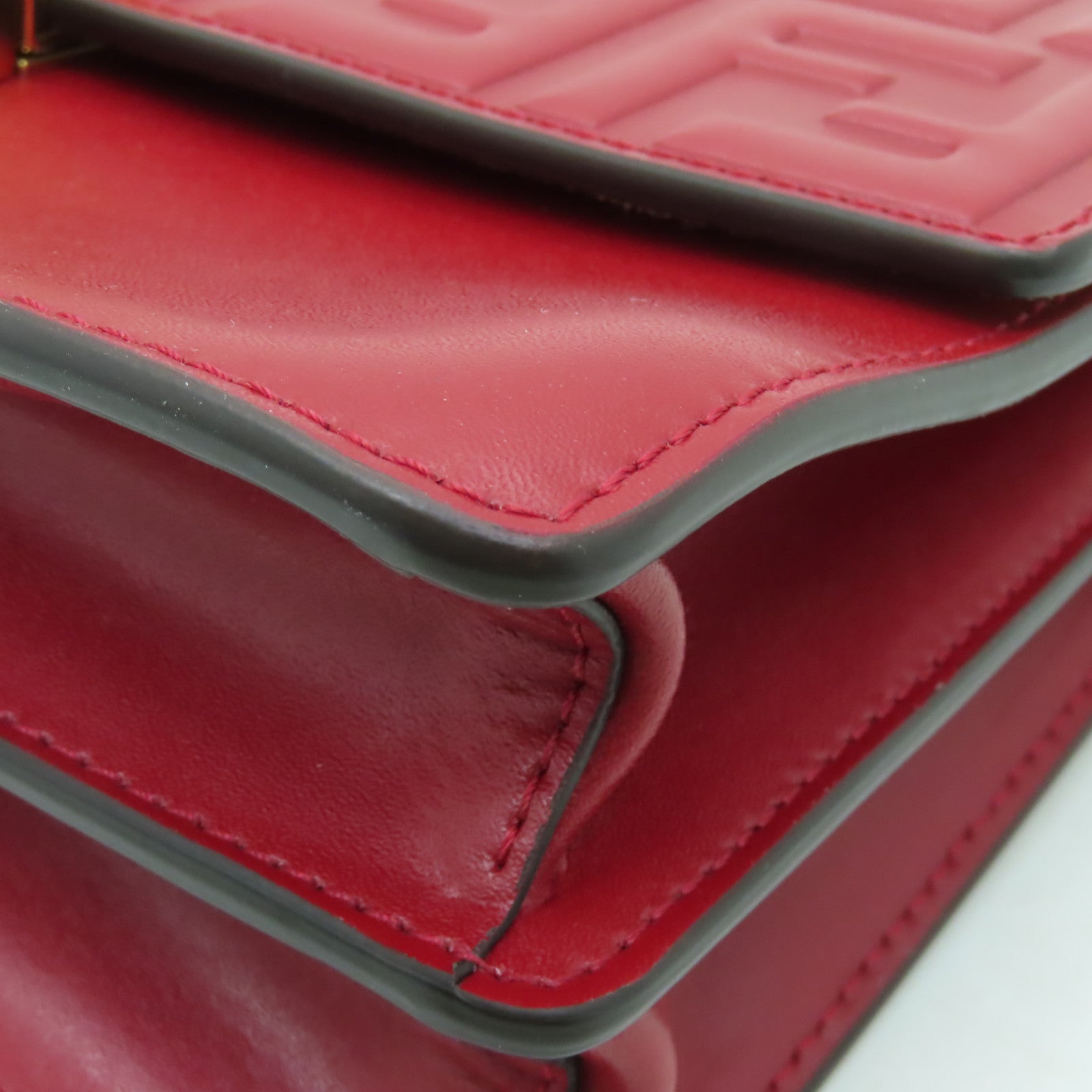 FENDI 牛皮皮革Kan I金扣鏈帶肩背袋紅色