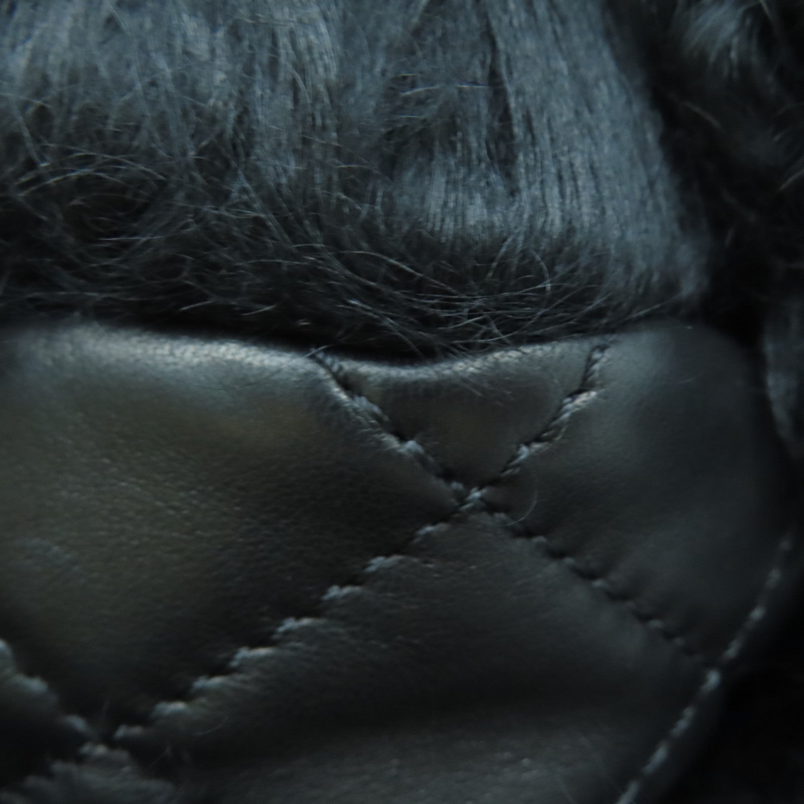 CHANEL rhombic cowhide leather / furry Chain Shoulder Bag silver buckle chain shoulder bag black