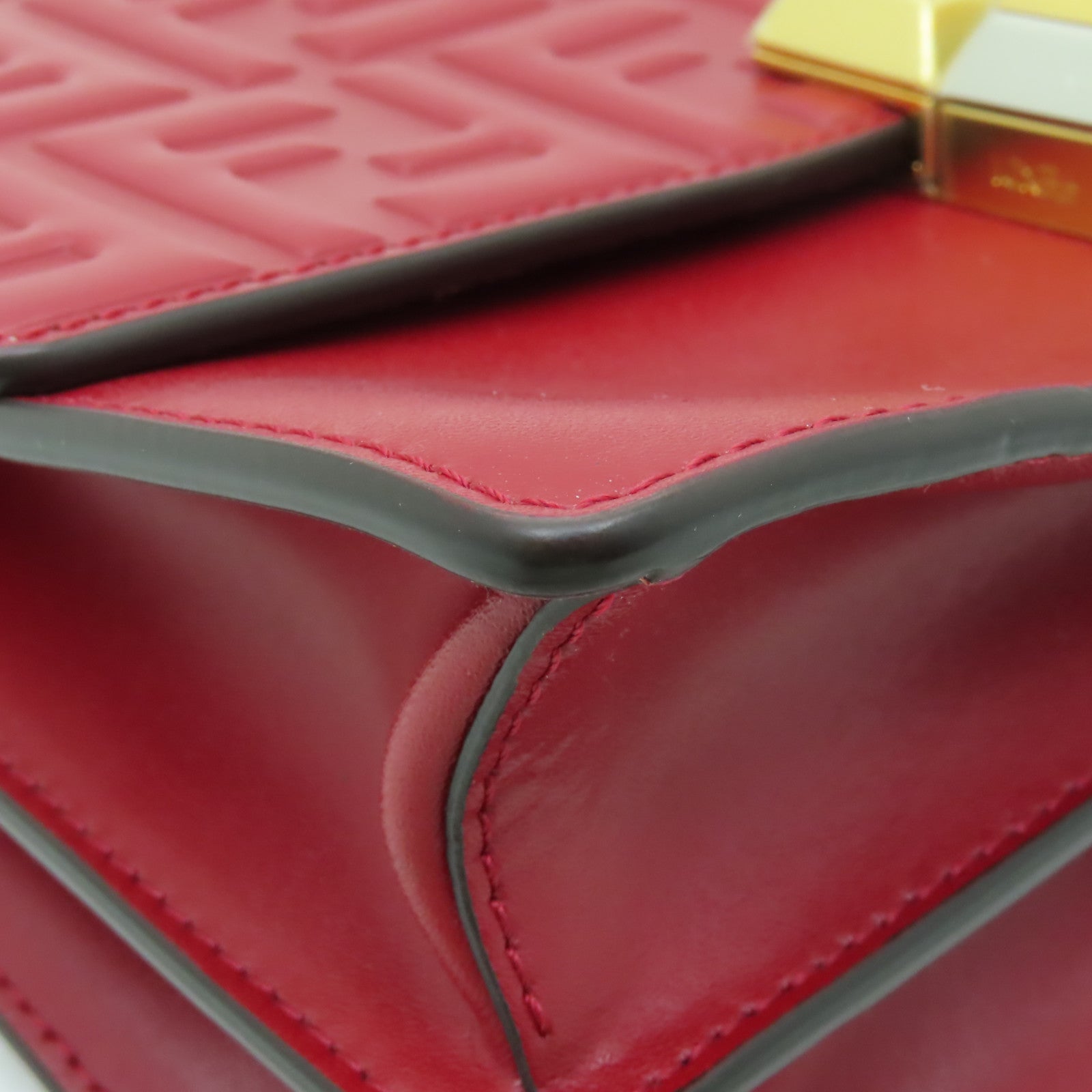 FENDI 牛皮皮革Kan I金扣鏈帶肩背袋紅色