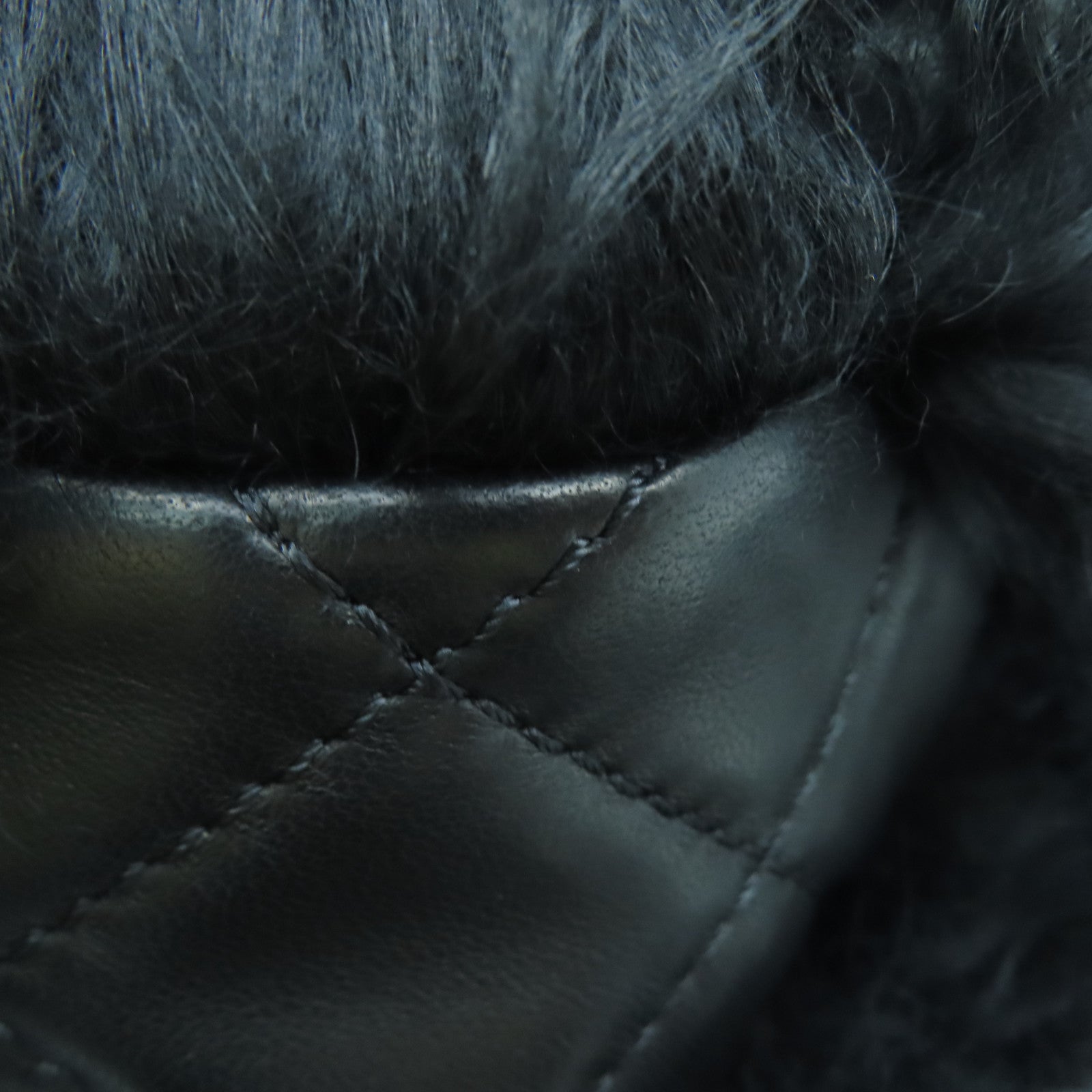 CHANEL rhombic cowhide leather / furry Chain Shoulder Bag silver buckle chain shoulder bag black