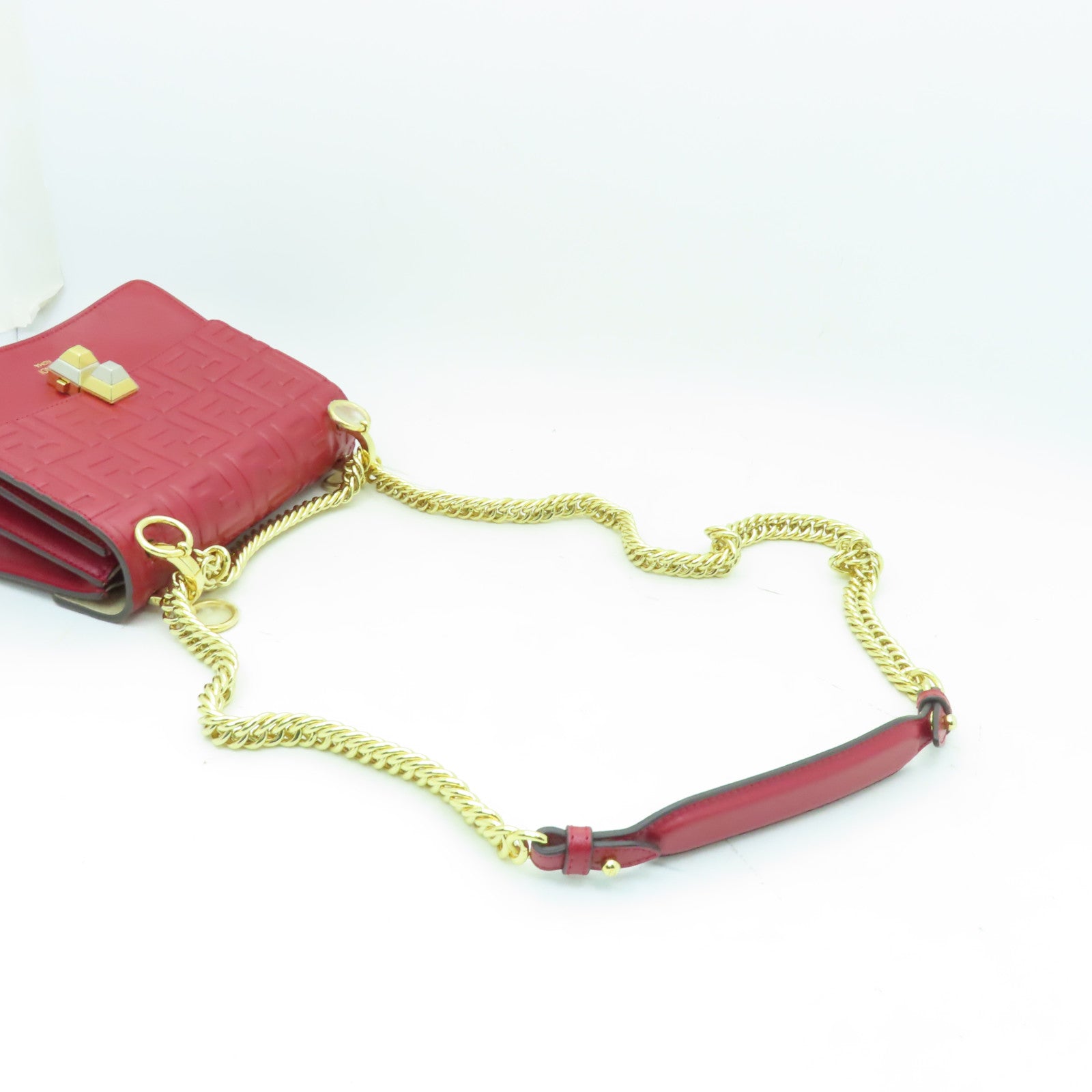 FENDI 牛皮皮革Kan I金扣鏈帶肩背袋紅色