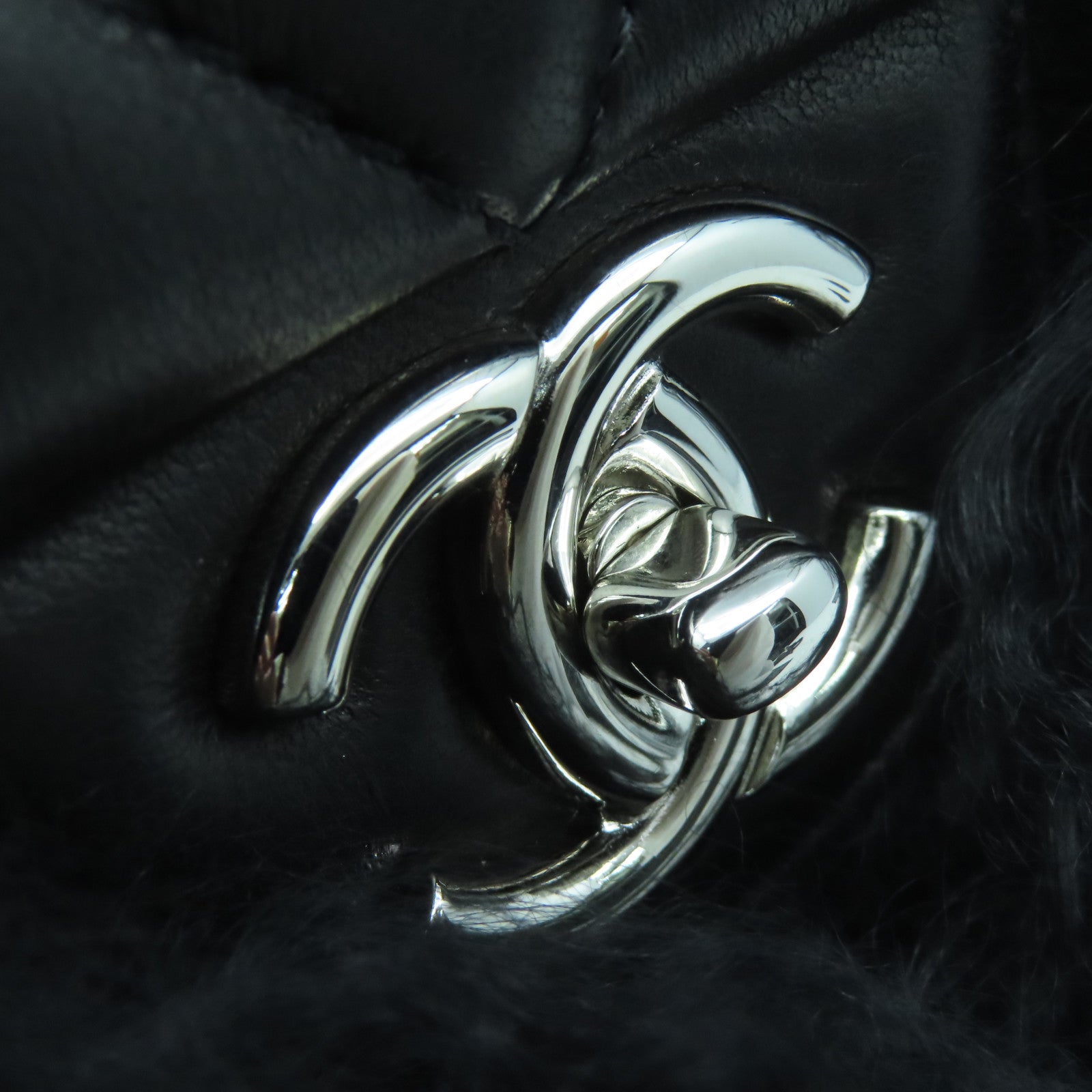 CHANEL rhombic cowhide leather / furry Chain Shoulder Bag silver buckle chain shoulder bag black