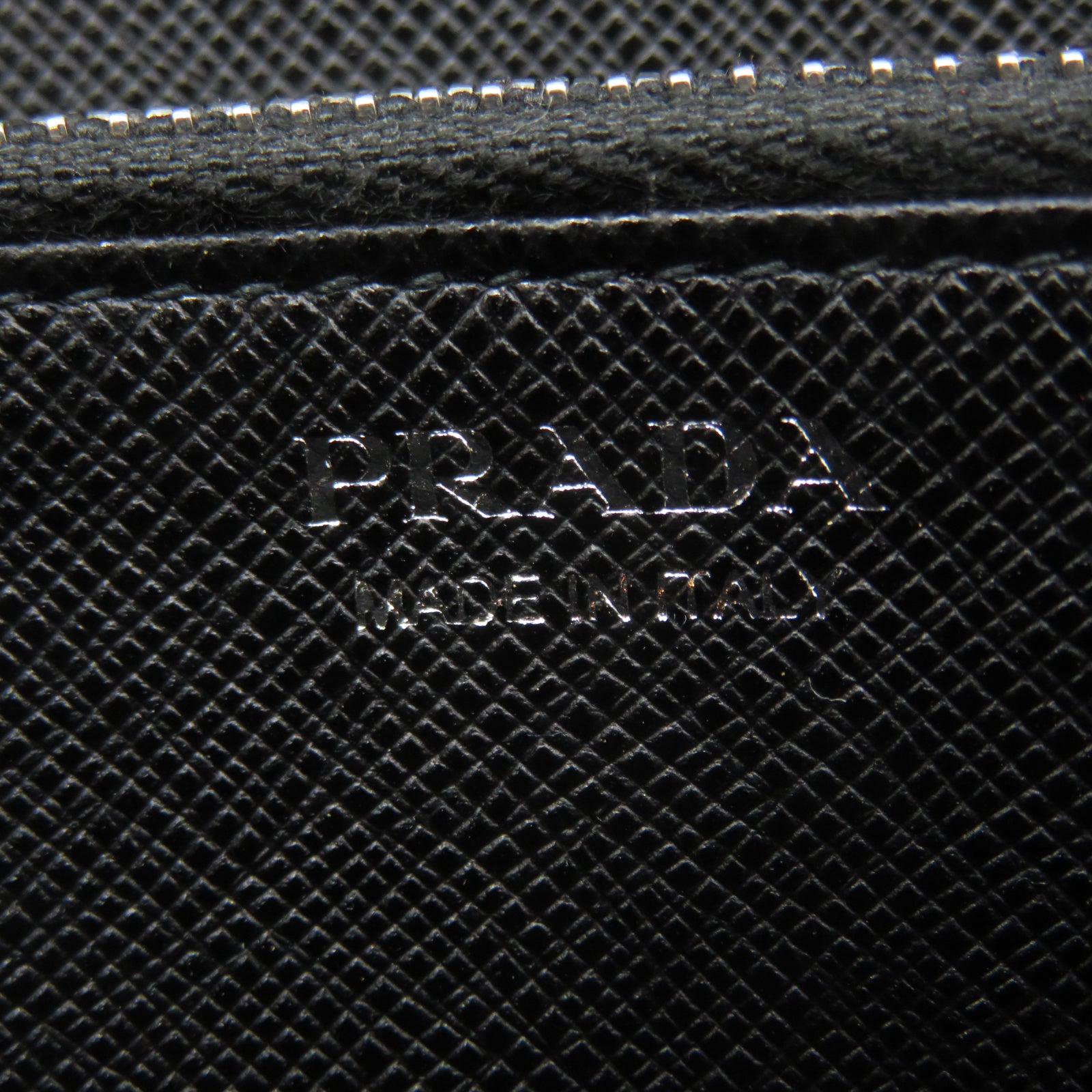 PRADA 【激減優惠】Saffiano皮革Robot Wallet銀扣錢包黑色