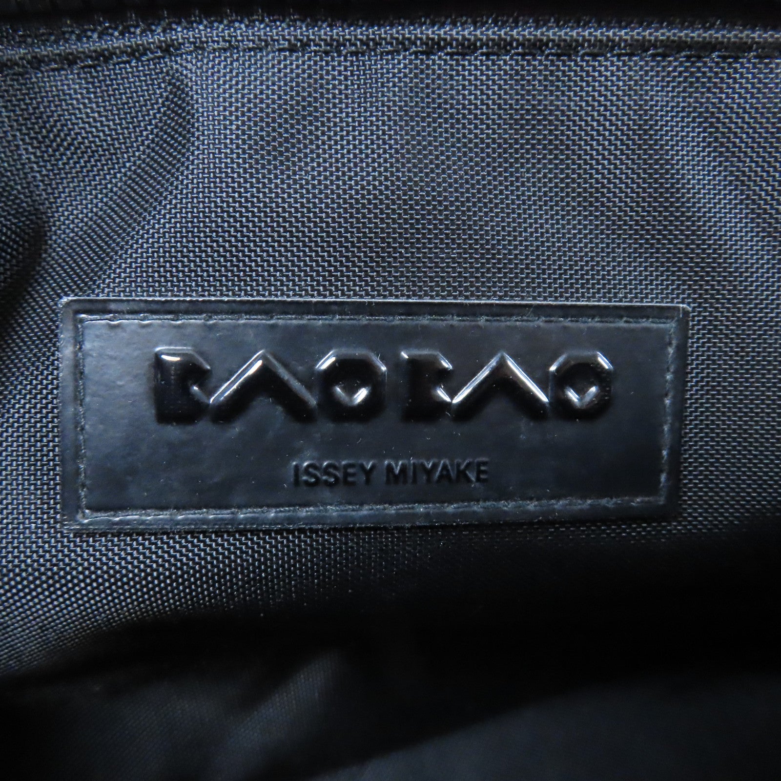 ISSEY MIYAKE PVC Pouch銀扣手拿包紫色