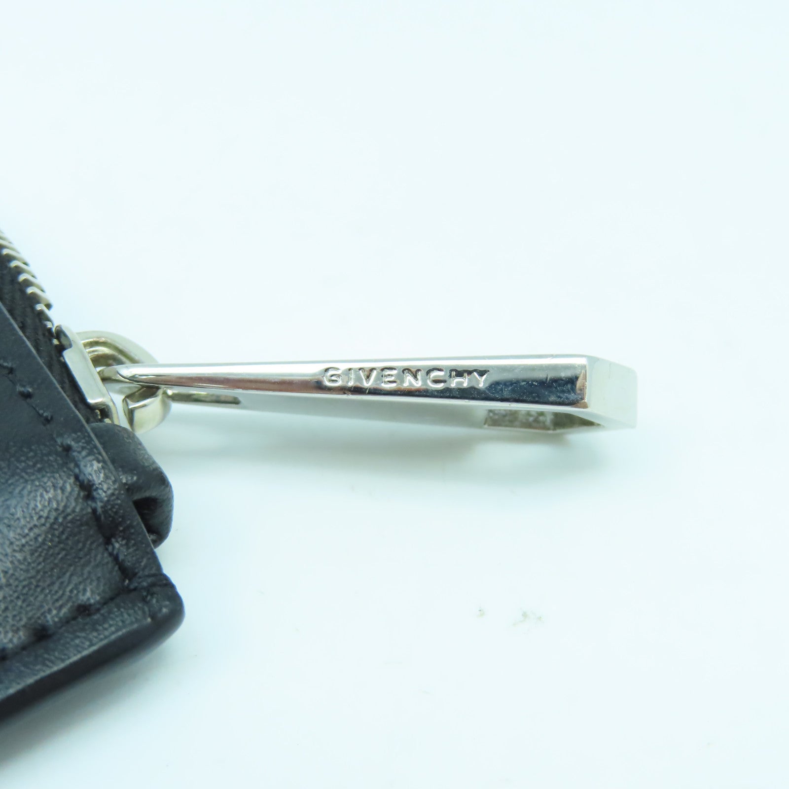 GIVENCHY 牛皮皮革Clutch銀扣手拿包黑色