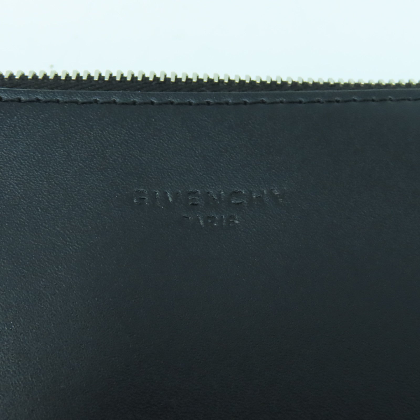GIVENCHY 牛皮皮革Clutch銀扣手拿包黑色