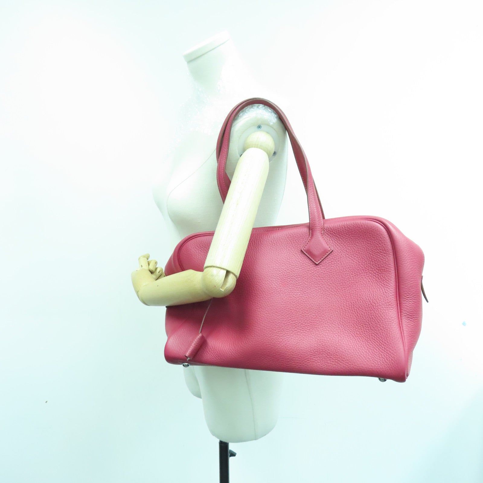 HERMES Clemence皮革Victoria银扣手挽袋Ruby酒红色