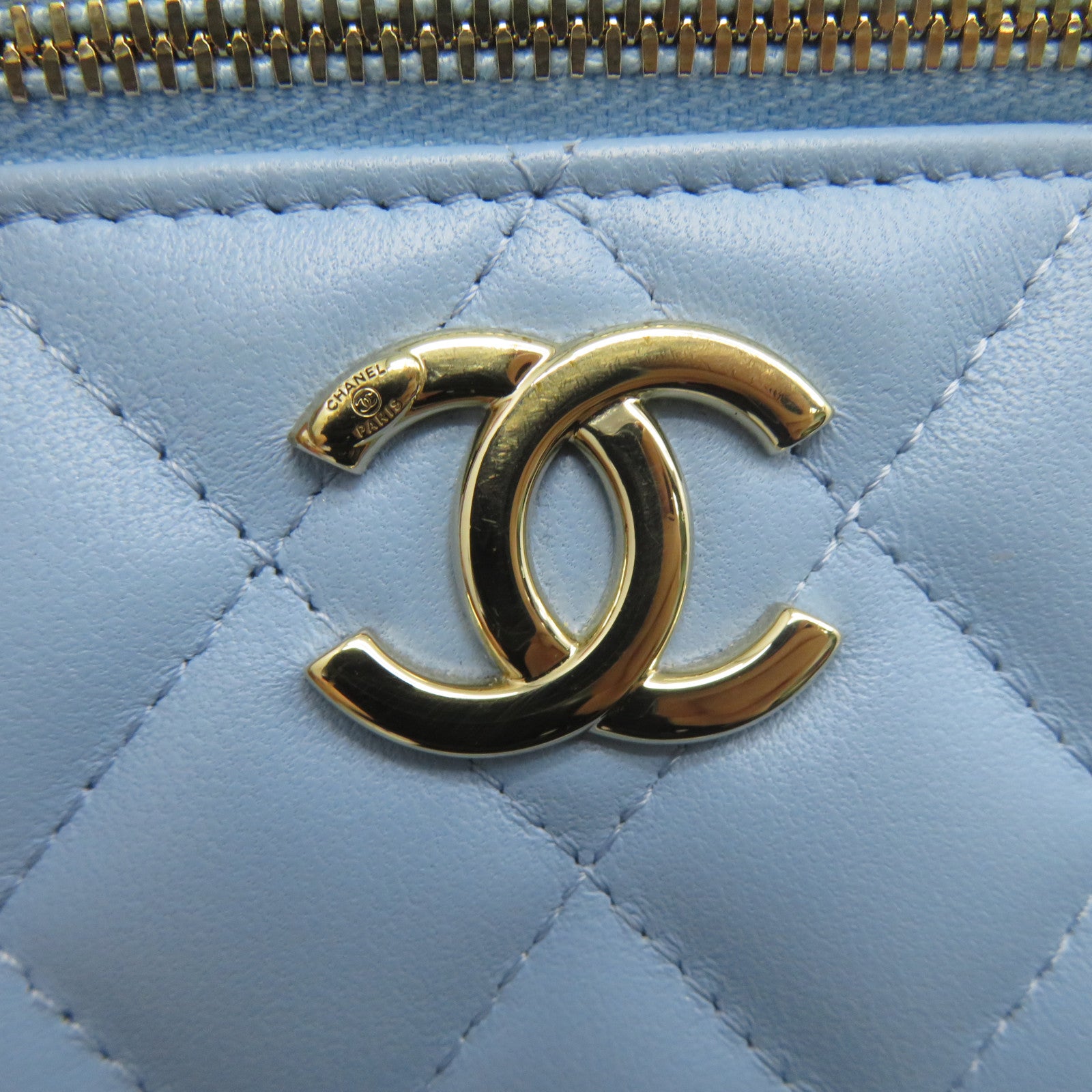 CHANEL 菱格羊皮皮革Chain Shoulder金扣鏈帶肩背袋淺藍色
