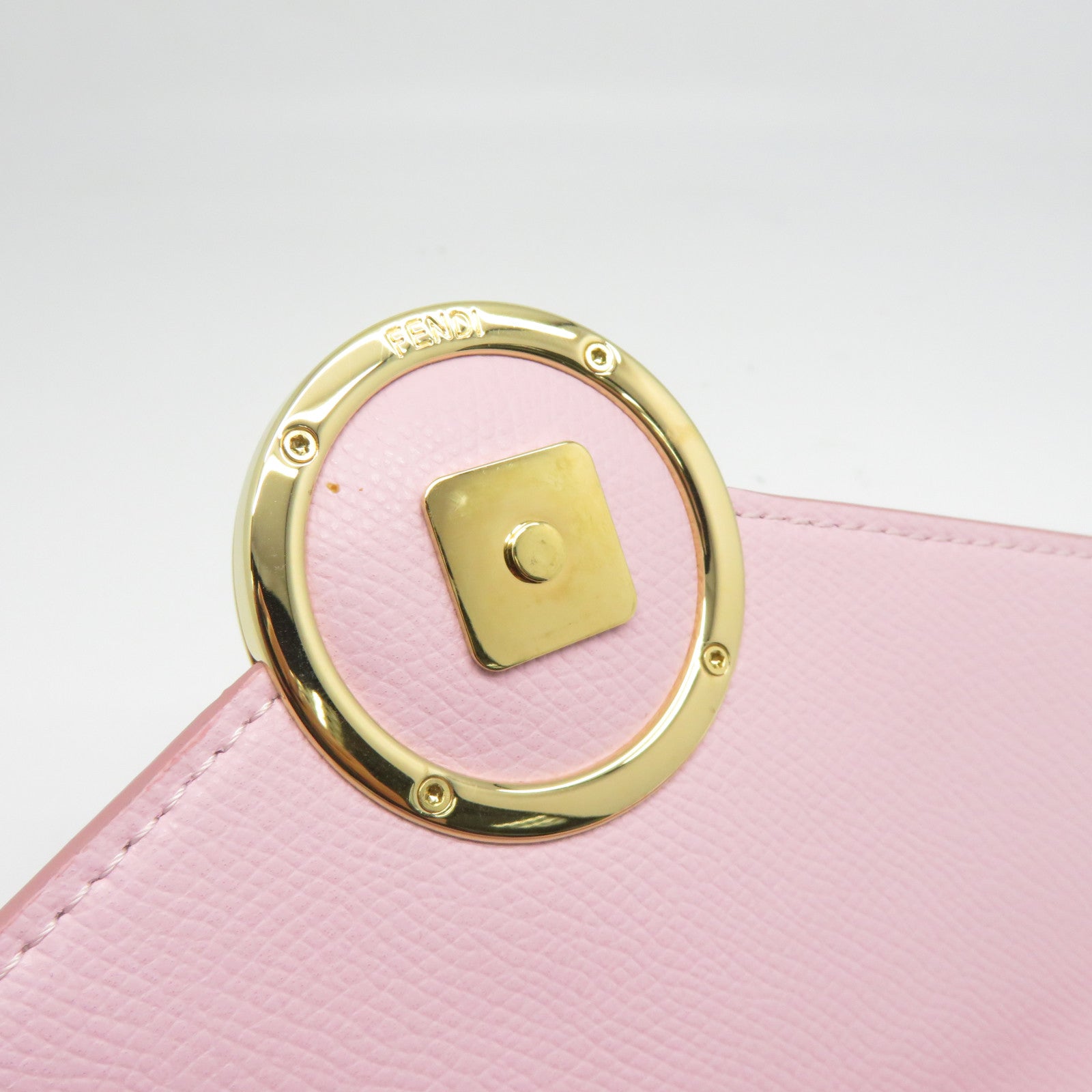 FENDI 牛皮皮革Wallet On Chain金扣肩背袋粉紅色
