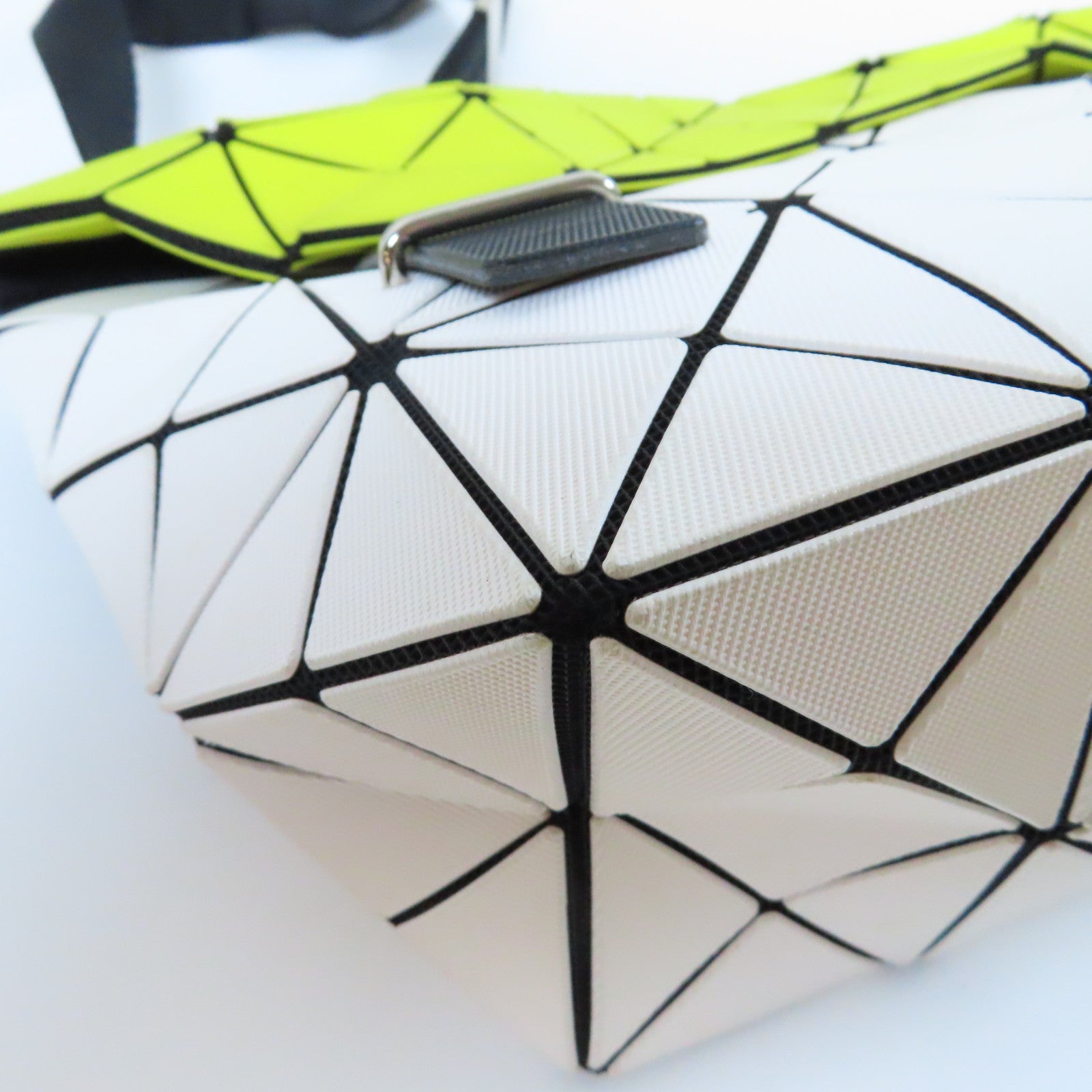 ISSEY MIYAKE PVC Messenger Bag銀扣肩背袋白色/黃色