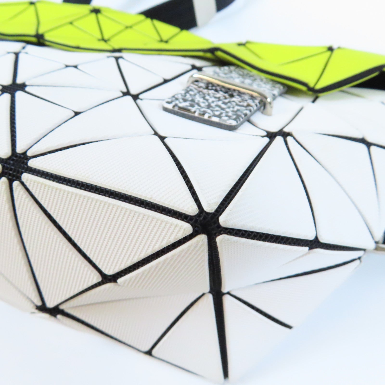 ISSEY MIYAKE PVC Messenger Bag銀扣肩背袋白色/黃色