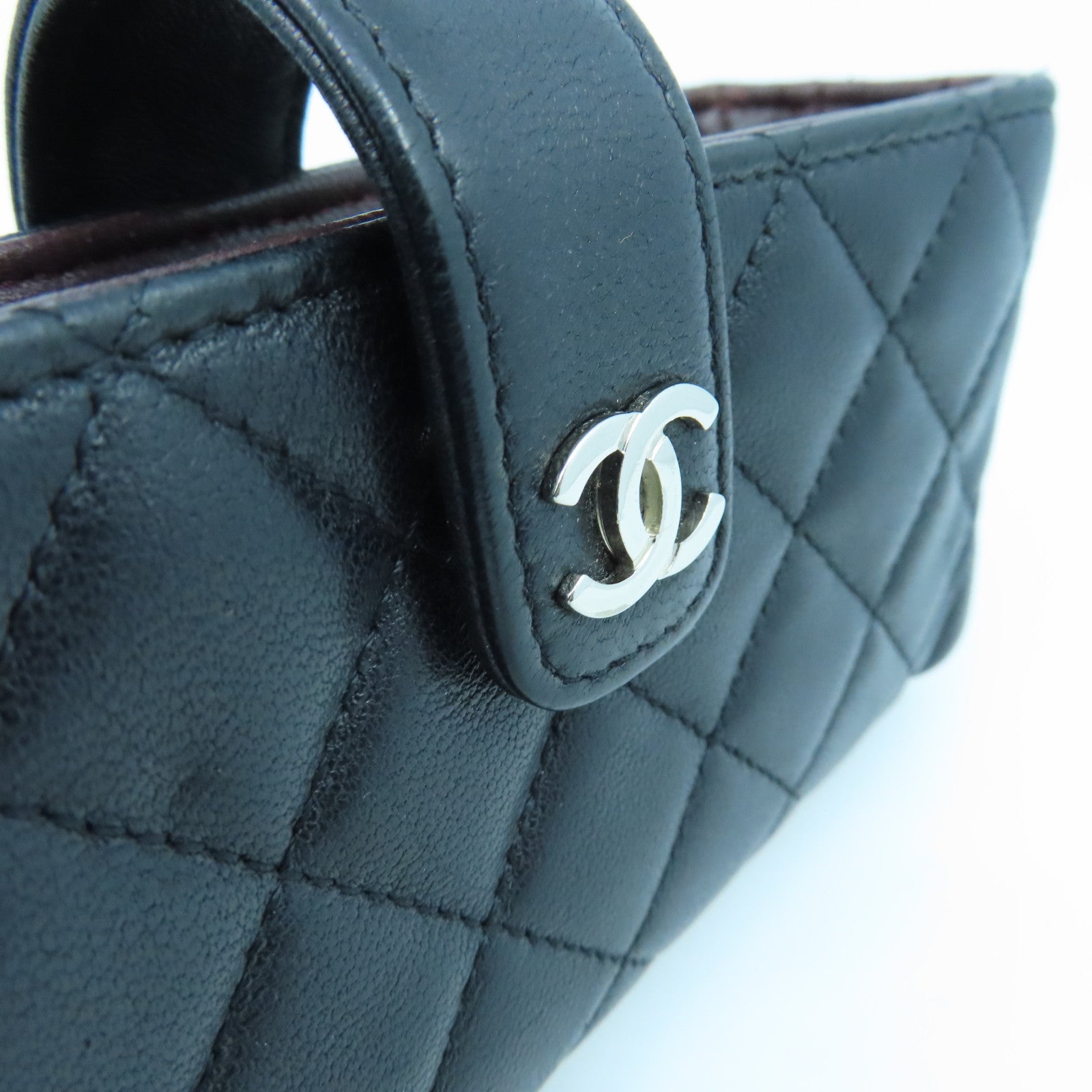 CHANEL 菱格羊皮皮革Pouch銀扣手拿包黑色