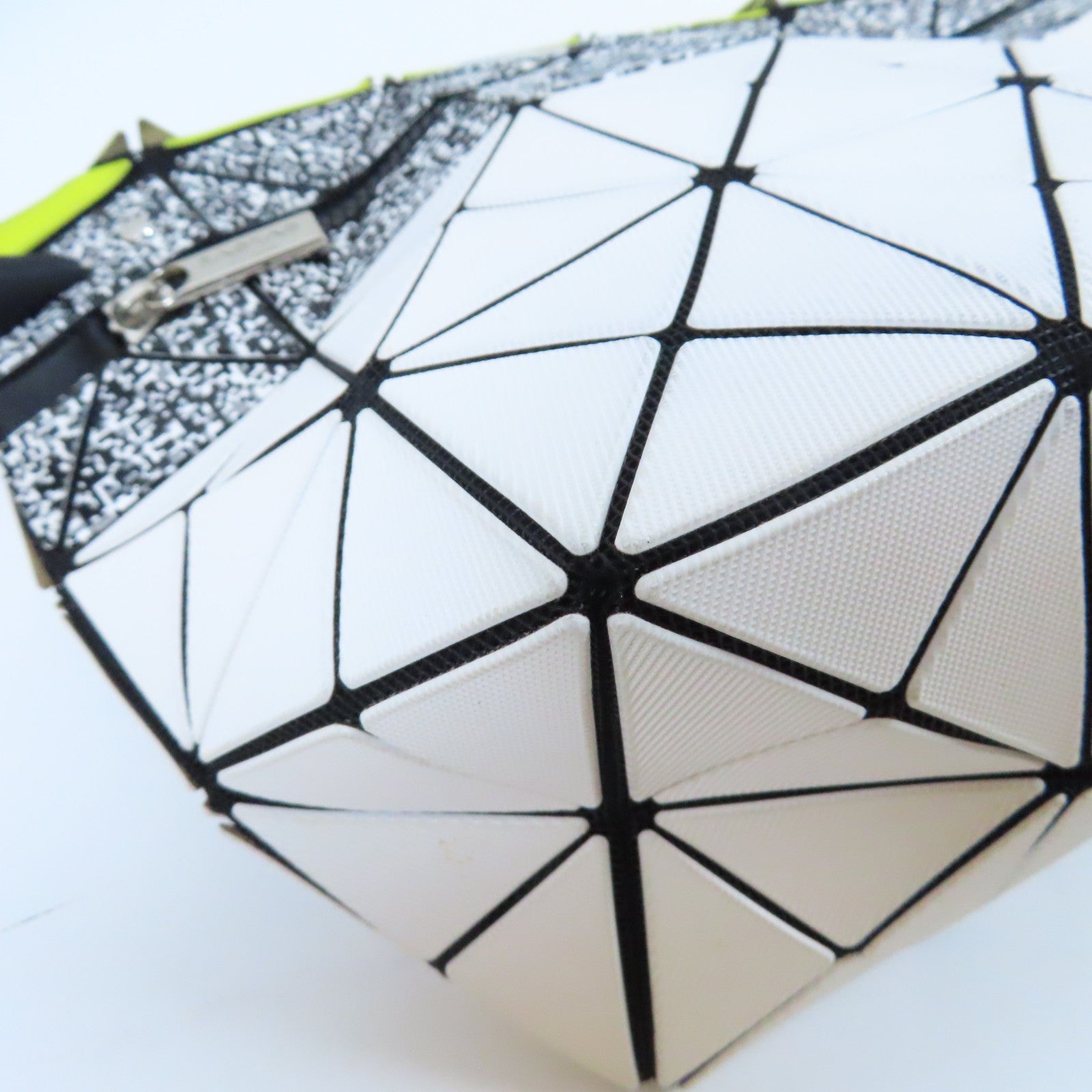 ISSEY MIYAKE PVC Messenger Bag銀扣肩背袋白色/黃色