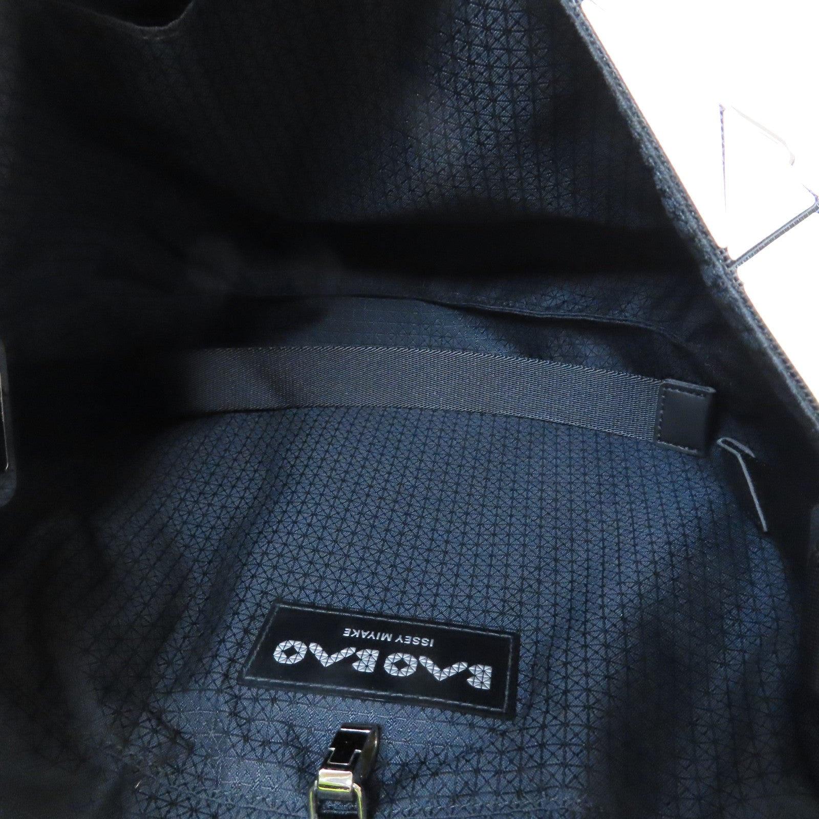 ISSEY MIYAKE PVC Messenger Bag銀扣肩背袋白色/黃色