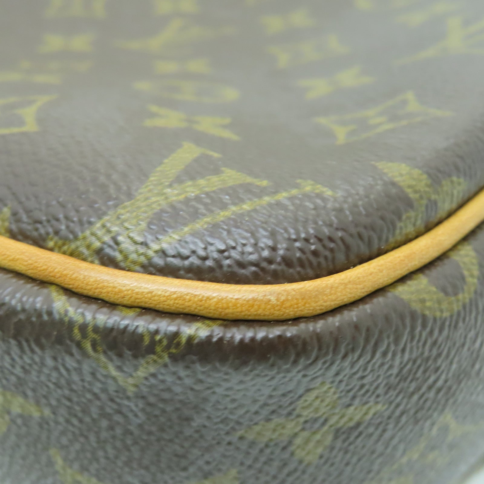 LOUIS VUITTON Monogram Reporter Gold Buckle Shoulder Bag Brown