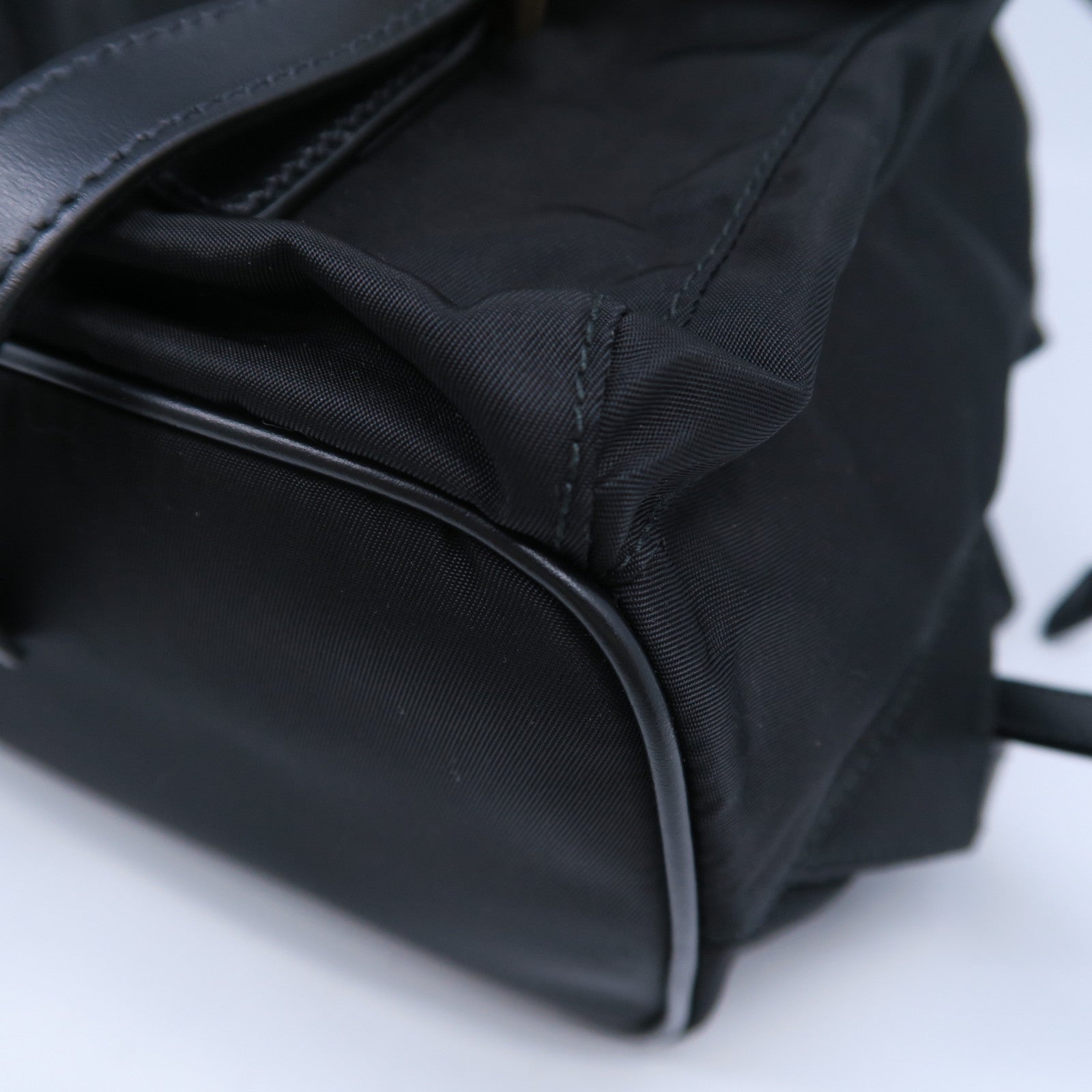PRADA 尼龍Backpack金扣背包黑色
