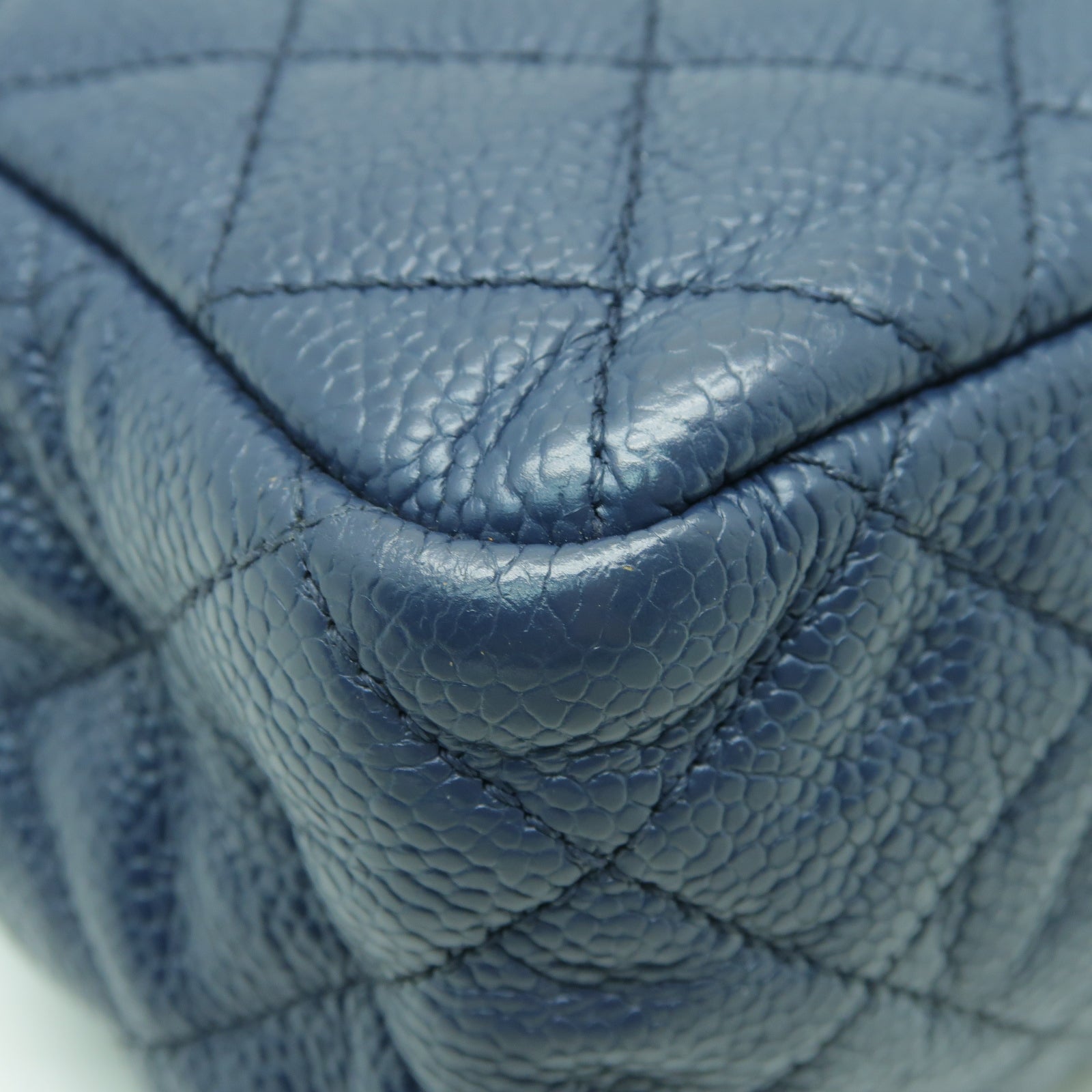 CHANEL 菱格Caviar皮革Chain Shoulder金扣鏈帶肩背袋深藍色