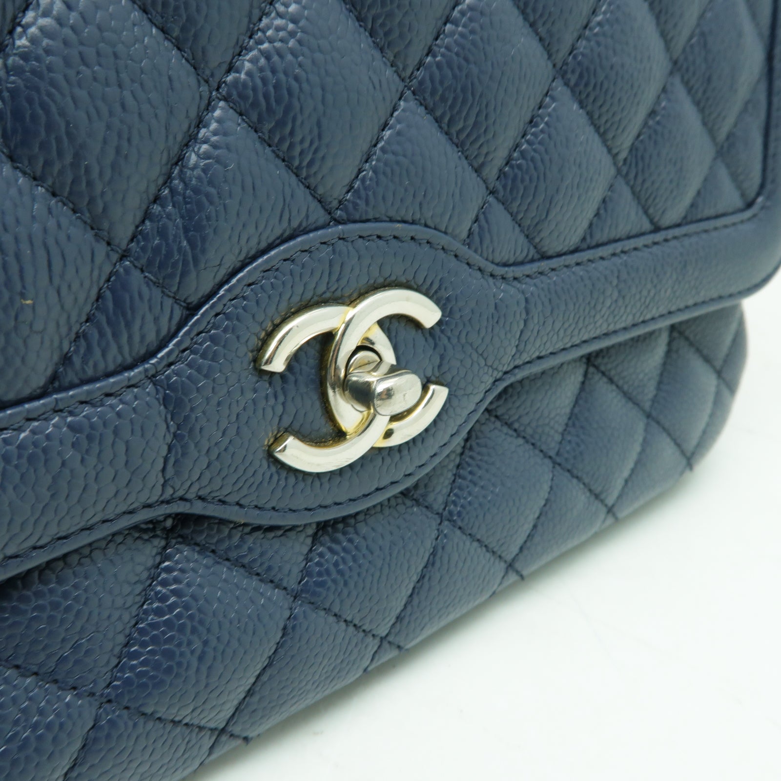 CHANEL 菱格Caviar皮革Chain Shoulder金扣鏈帶肩背袋深藍色