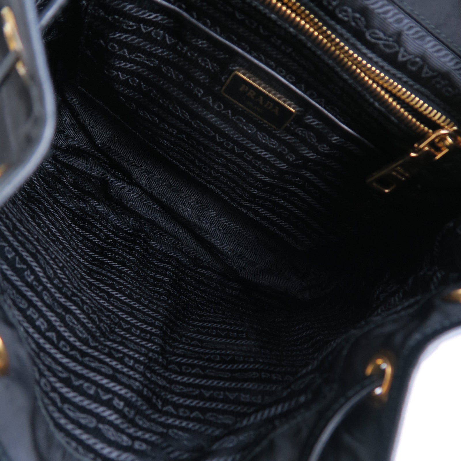 PRADA 尼龍Backpack金扣背包黑色