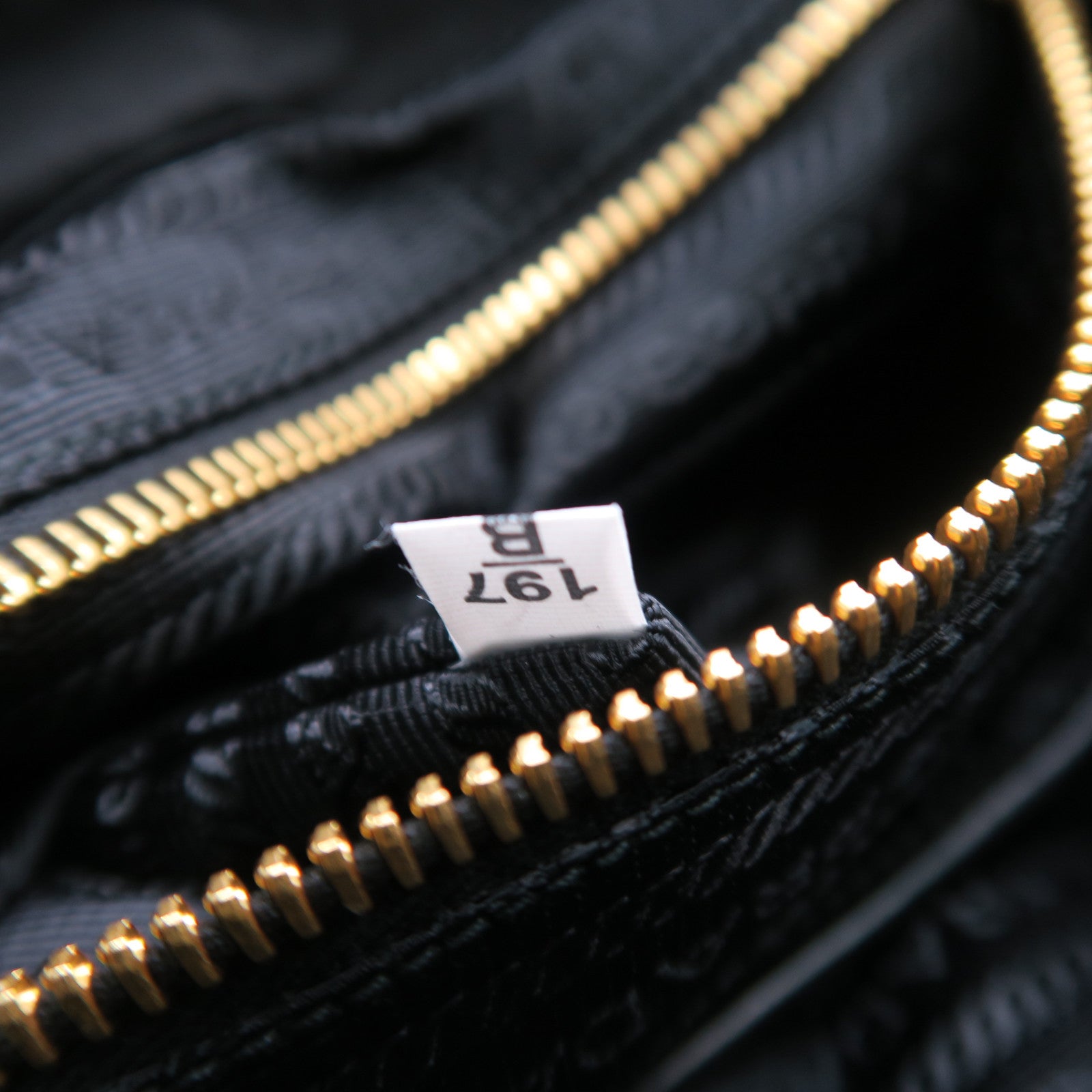 PRADA 尼龍Backpack金扣背包黑色