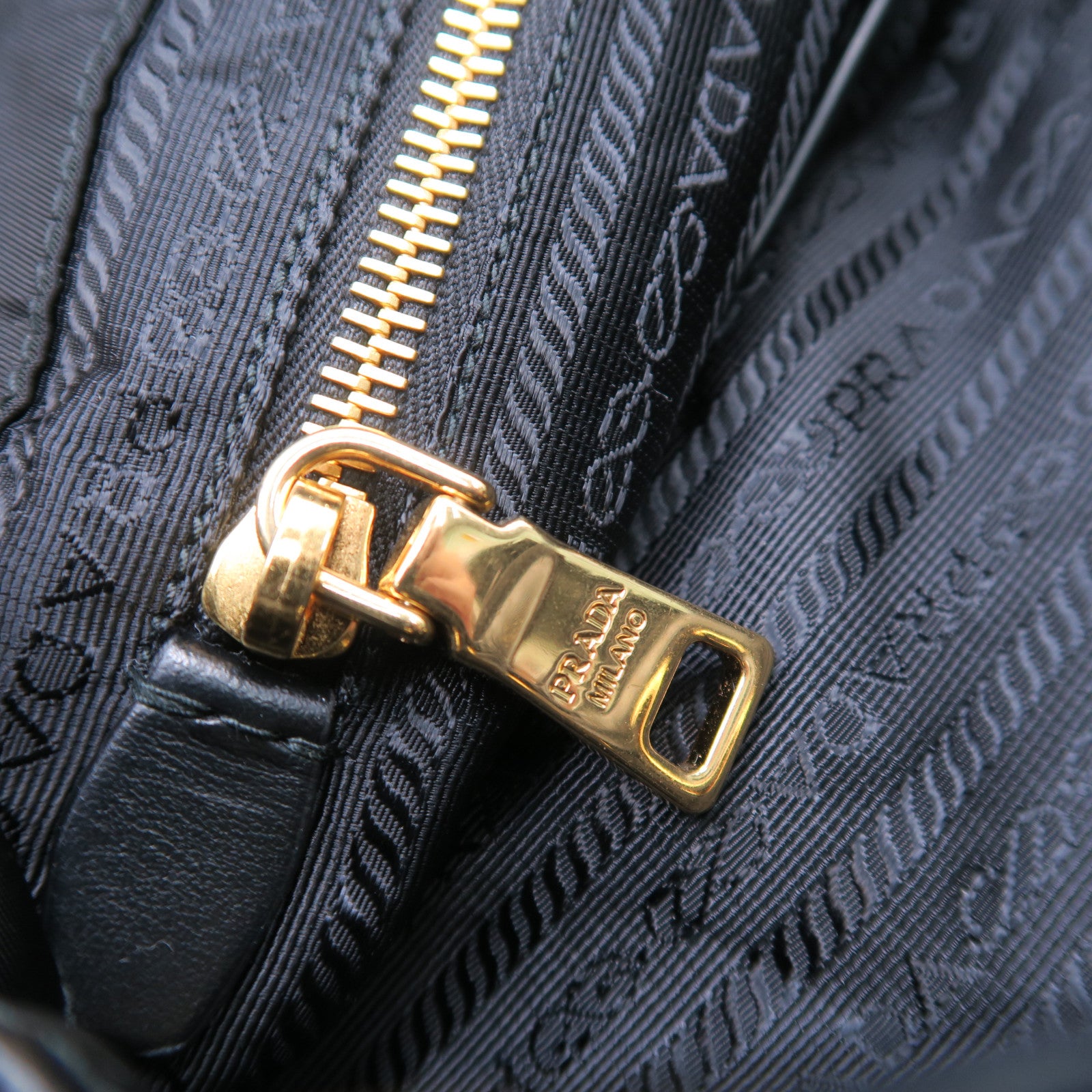 PRADA 尼龍Backpack金扣背包黑色