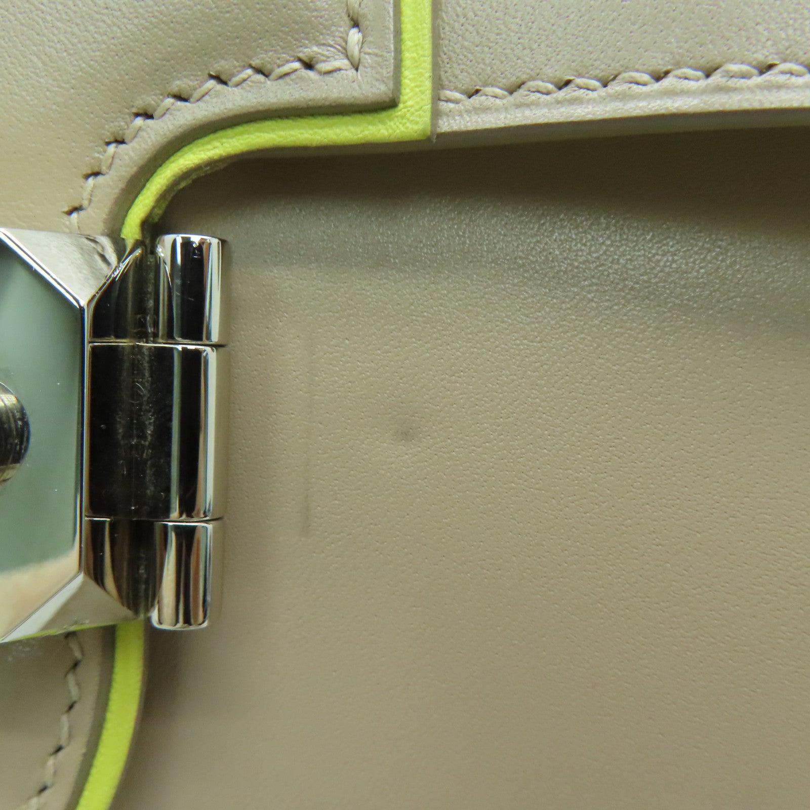 HERMES [Sharp discount] Swift leather Illico Elan silver buckle handle bag beige yellow